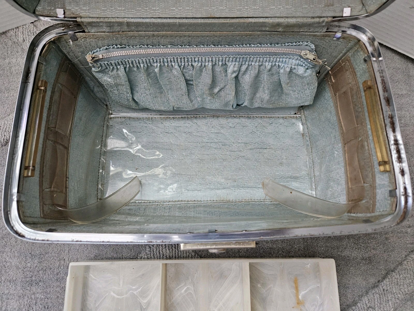 Vintage Socialite 60 Blue Train Case – Hard Sided with Mirror And Tray Insert