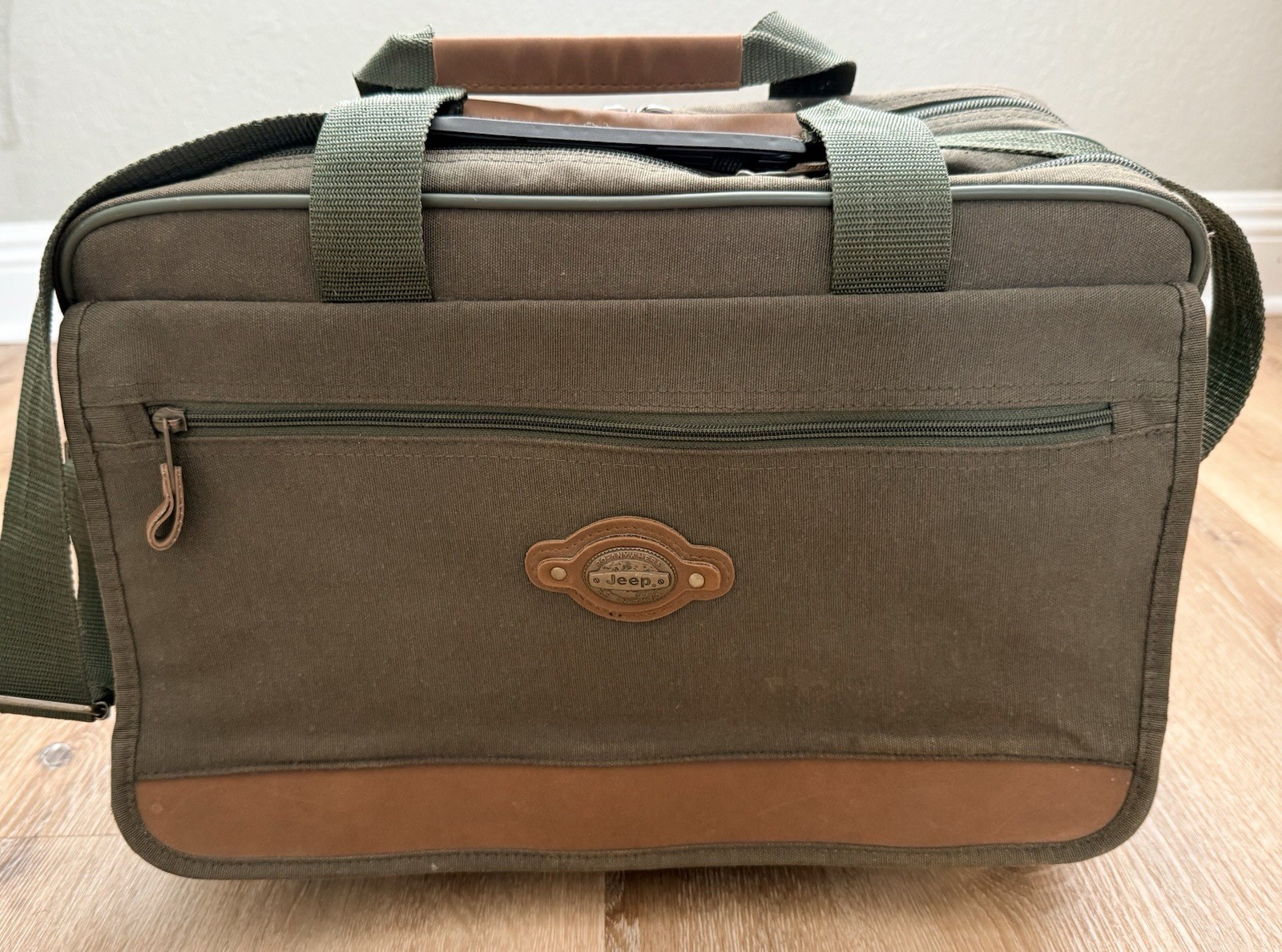 Jeep 90’s Vintage Travel Equipment Line Laptop/Trip Bag Carry Case Army Green