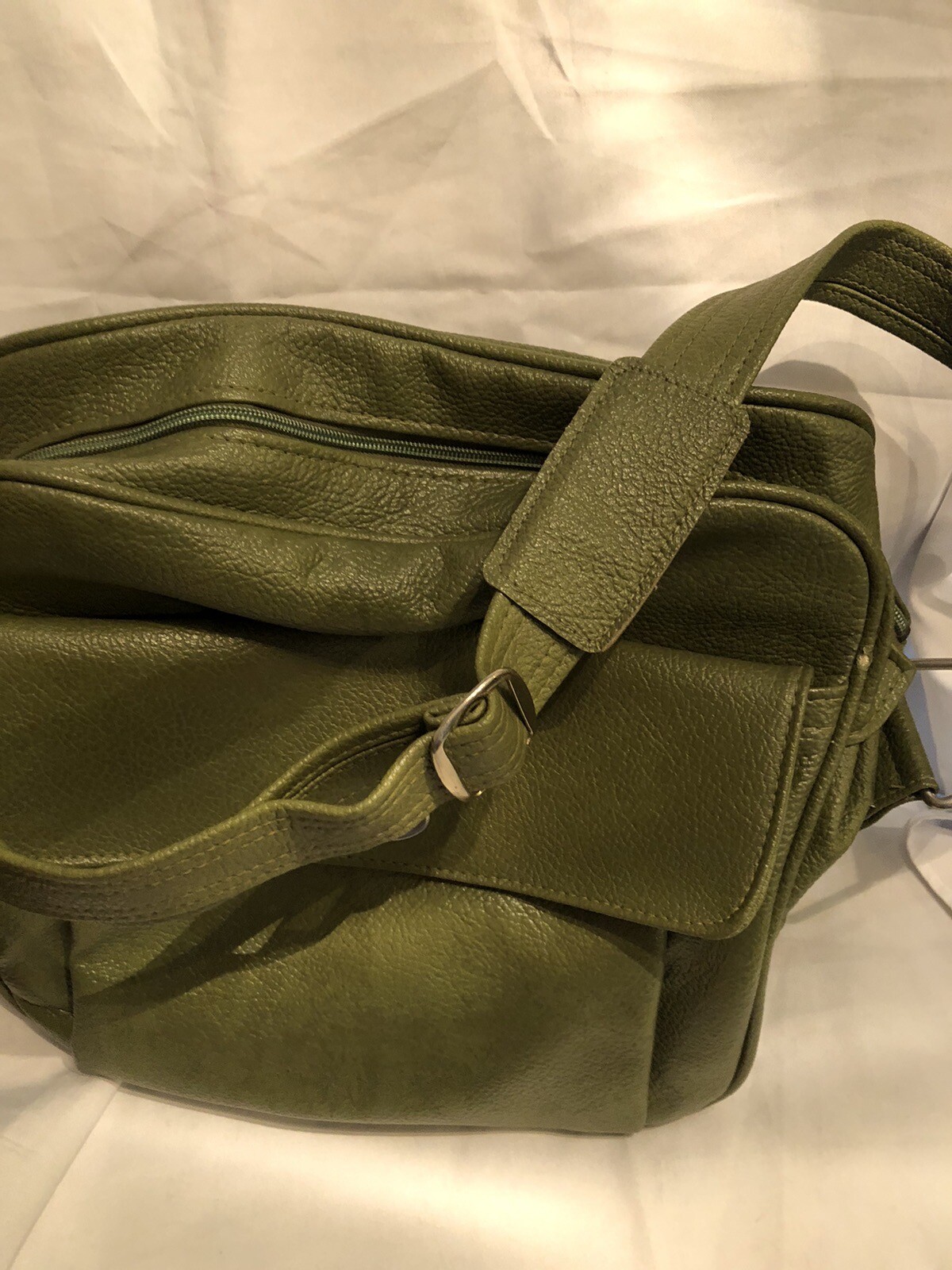 Vintage Royal Traveller Medalist Shoulder Tote Bag Luggage Avocado Green