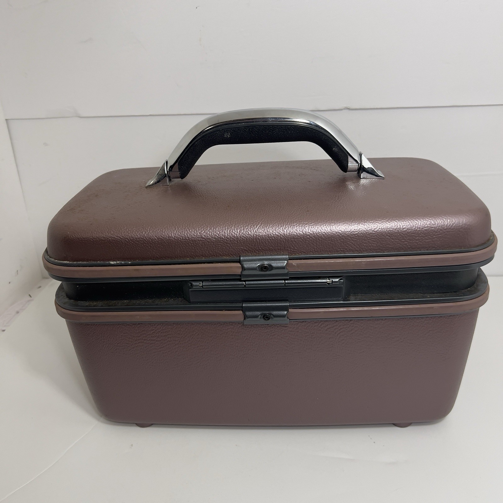 Samsonite Silhouette 4 Cosmetic Train Case Burgundy 1987 Made in USA with Keys