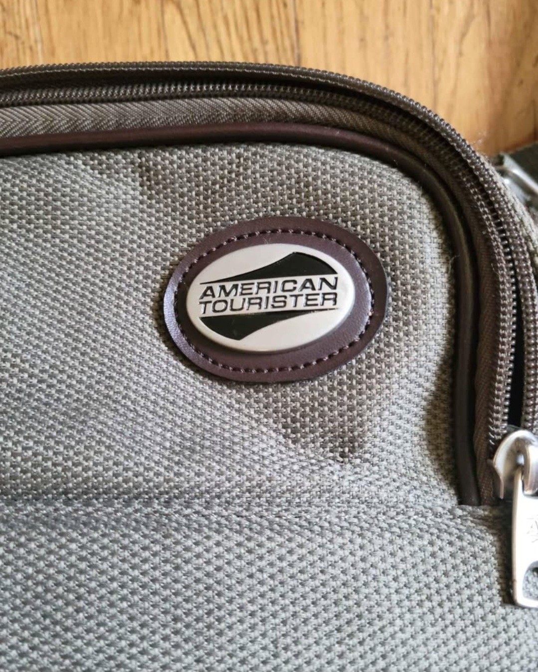American Tourister Arizona Messenger Bag Shoulder Travel Carry On