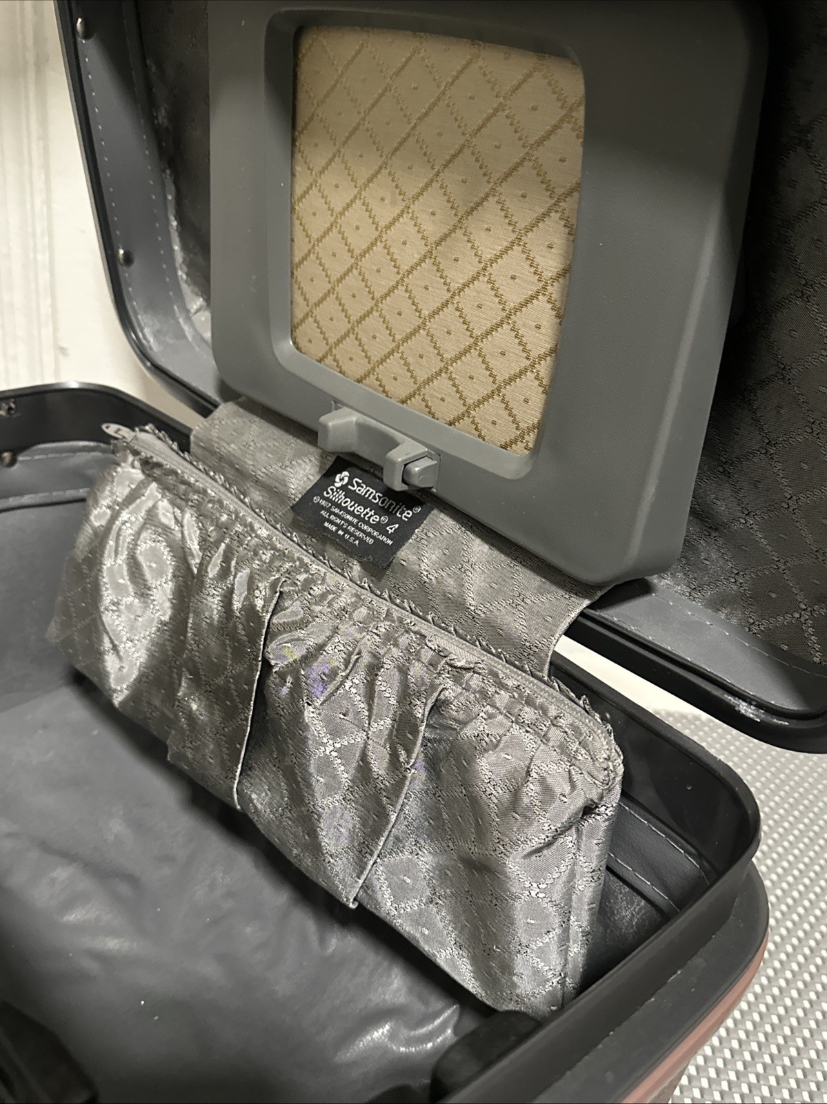 Vintage 1987 Samsonite Silhouette 4 Train Case no Mirror. Mauve Rose USA