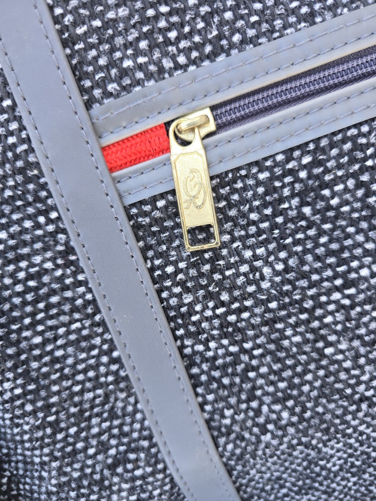 NWT Oscar De La Renta Gray Folding Garment Bag Designer Luggage