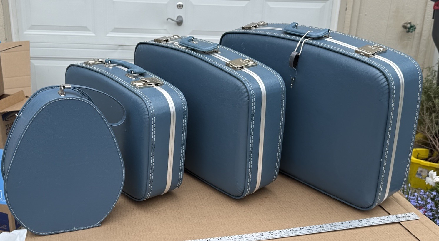 Vintage Samsonite 4-Pc Powder Blue Hardshell Nesting Luggage Set (1960-70”s)