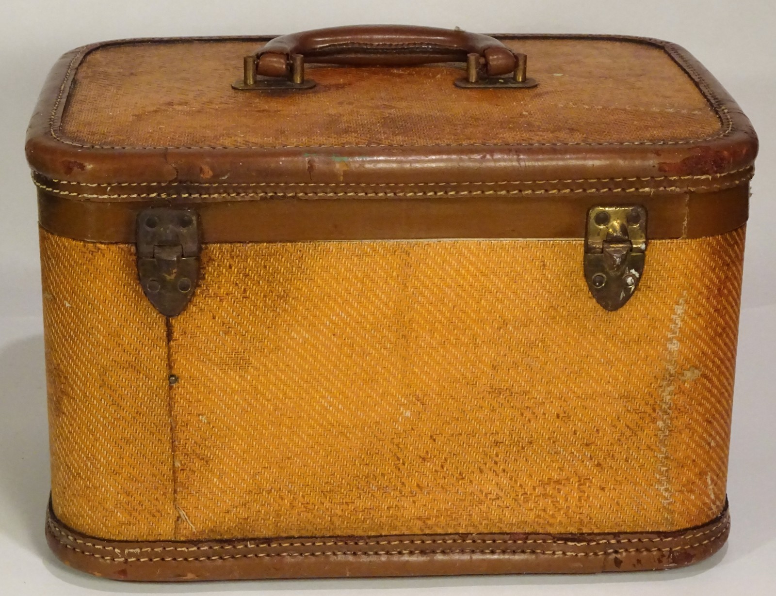 Vintage 40s AMELIA EARHART AIRLITE Train Case-LUGGAGE-Makeup-DECOR-Distressed