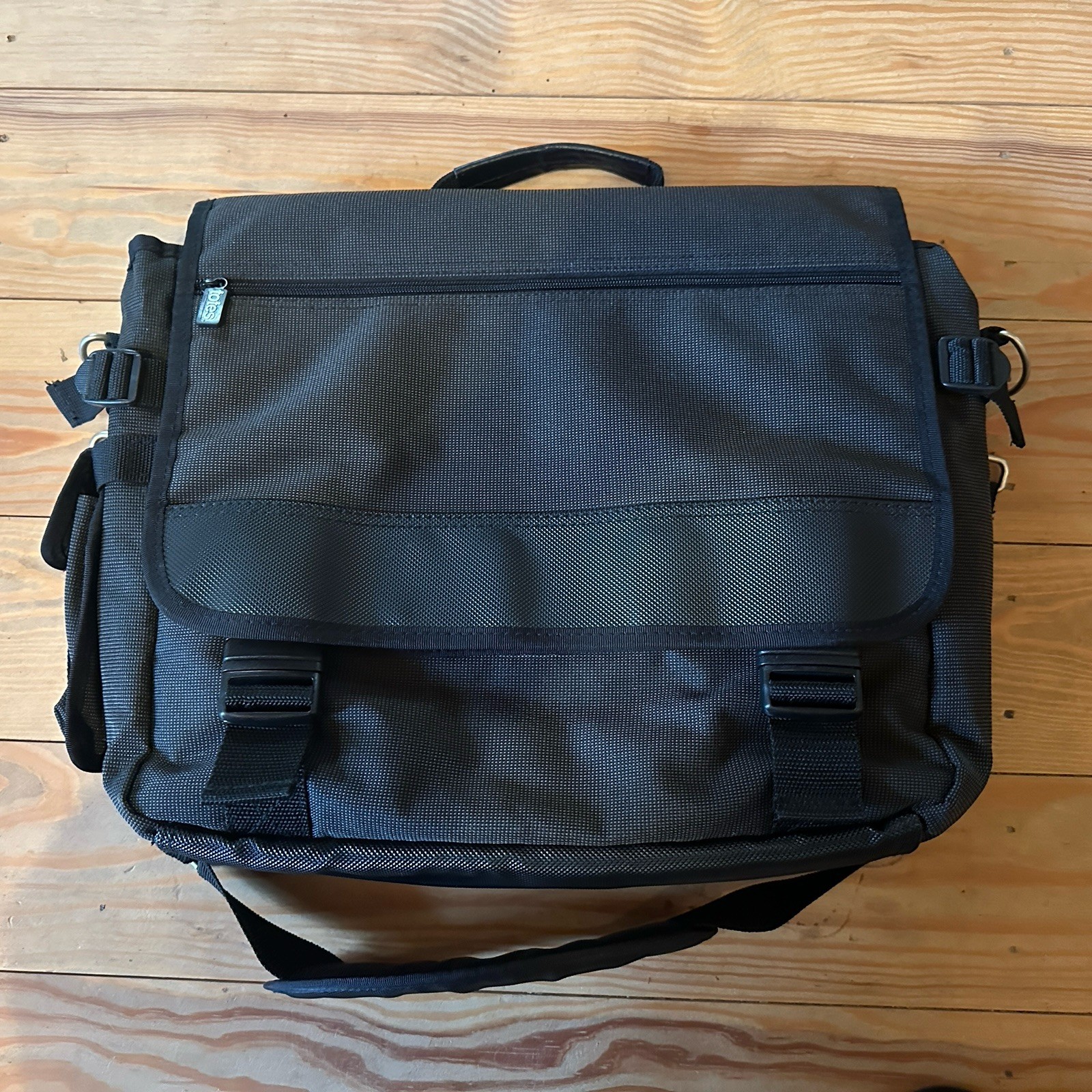 Totes Large Black Nylon Messenger Bag Discontinued Vintage Shoulder Travel Bag