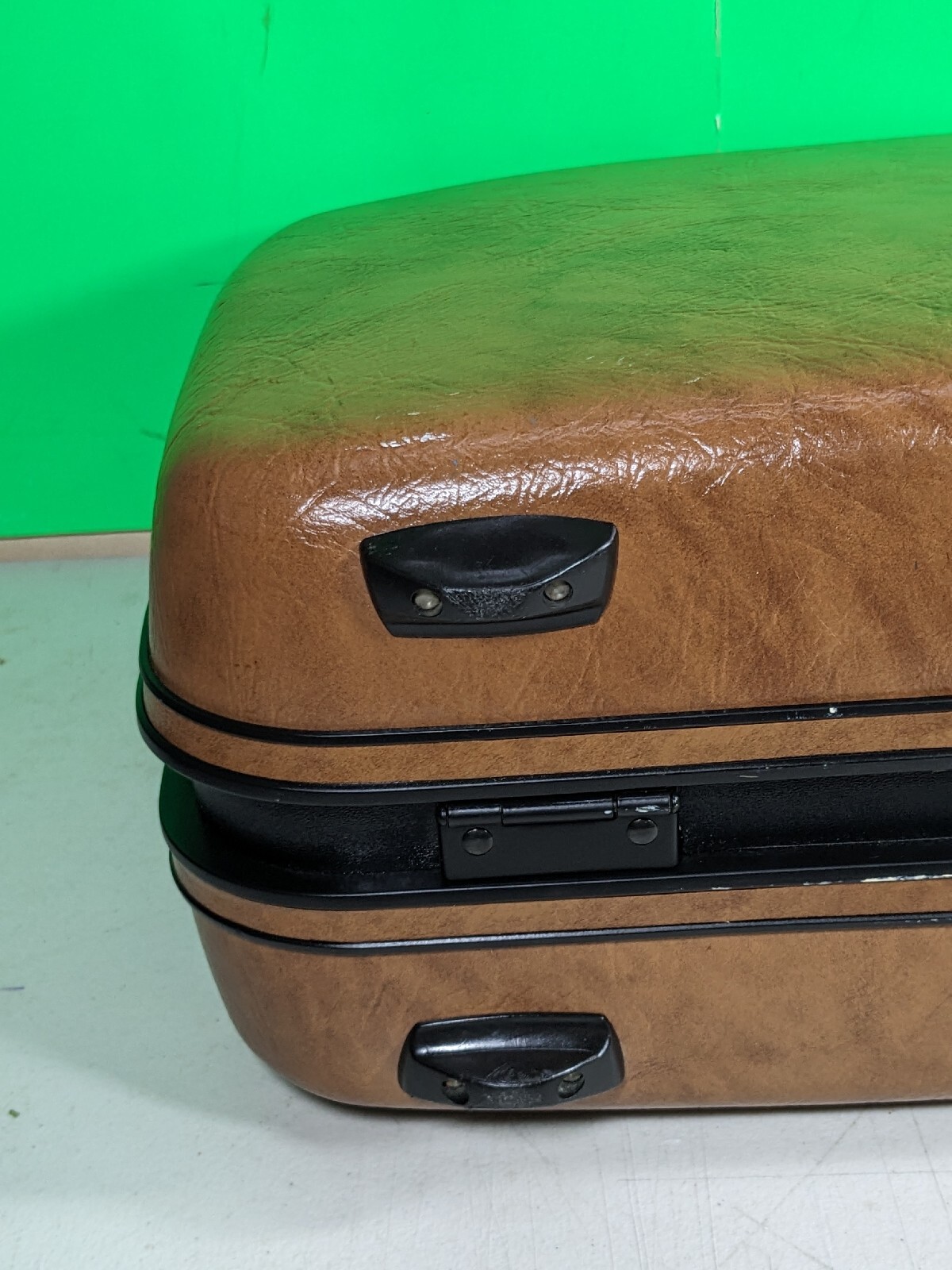 VINTAGE SAMSONITE CARRY PAK 46 BROWN HARDSHELL LUGGAGE Approximately 20x14x7