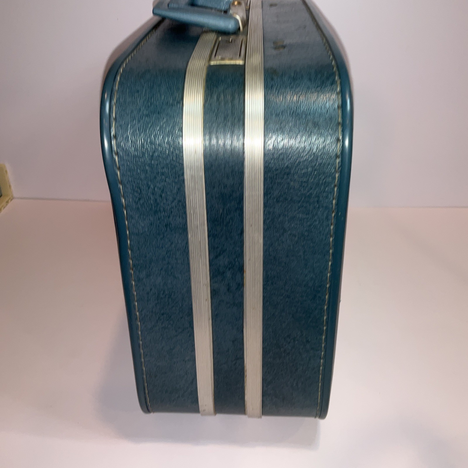 Vintage Blue Train Case Hard Shell Makeup Suitcase w/ Mirror Lock No Key
