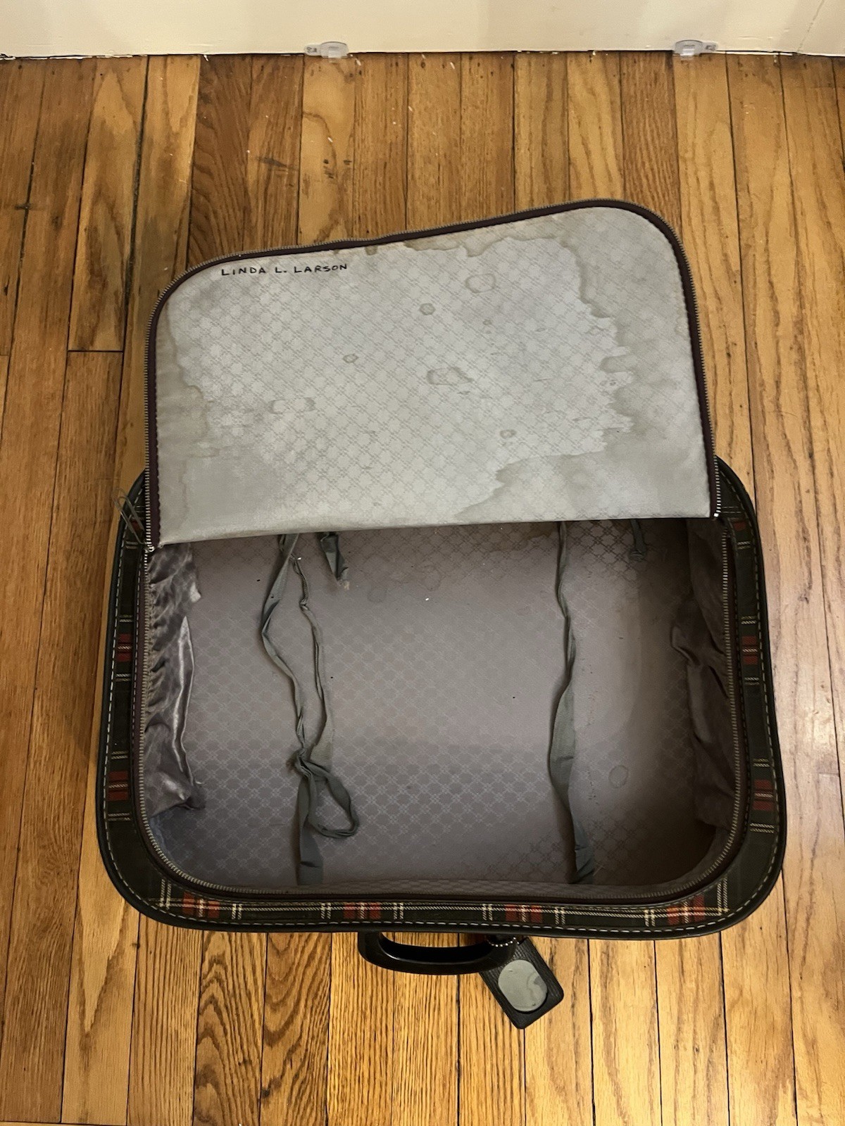 Vintage Grasshopper Tartan Plaid Soft-Sided Suitcase Red 15.25” X 20.5” X 5.25”