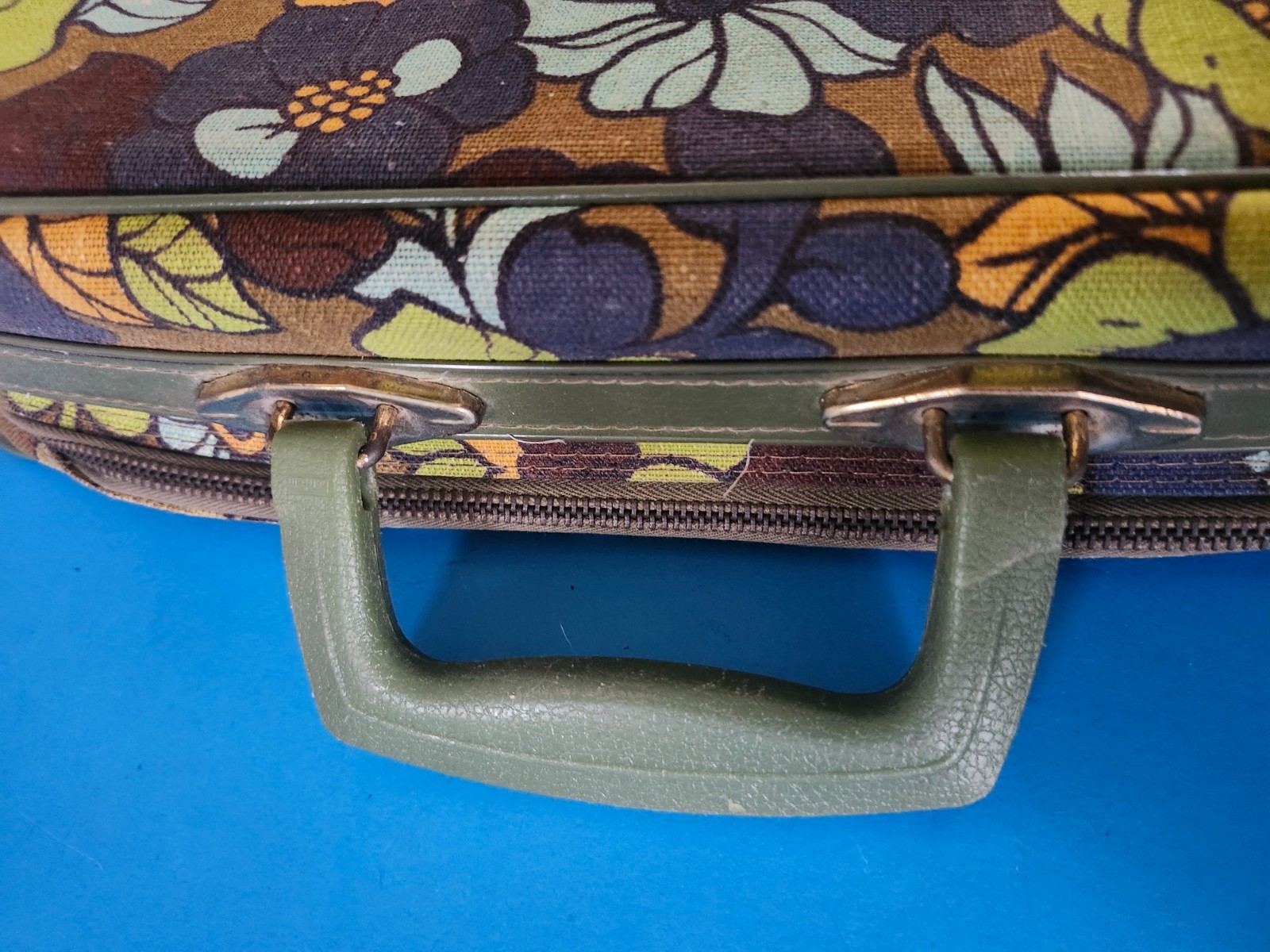 BRADY BUNCH Style Vintage Bantam Travelware 1970’s Flower Power Suitcase w/key