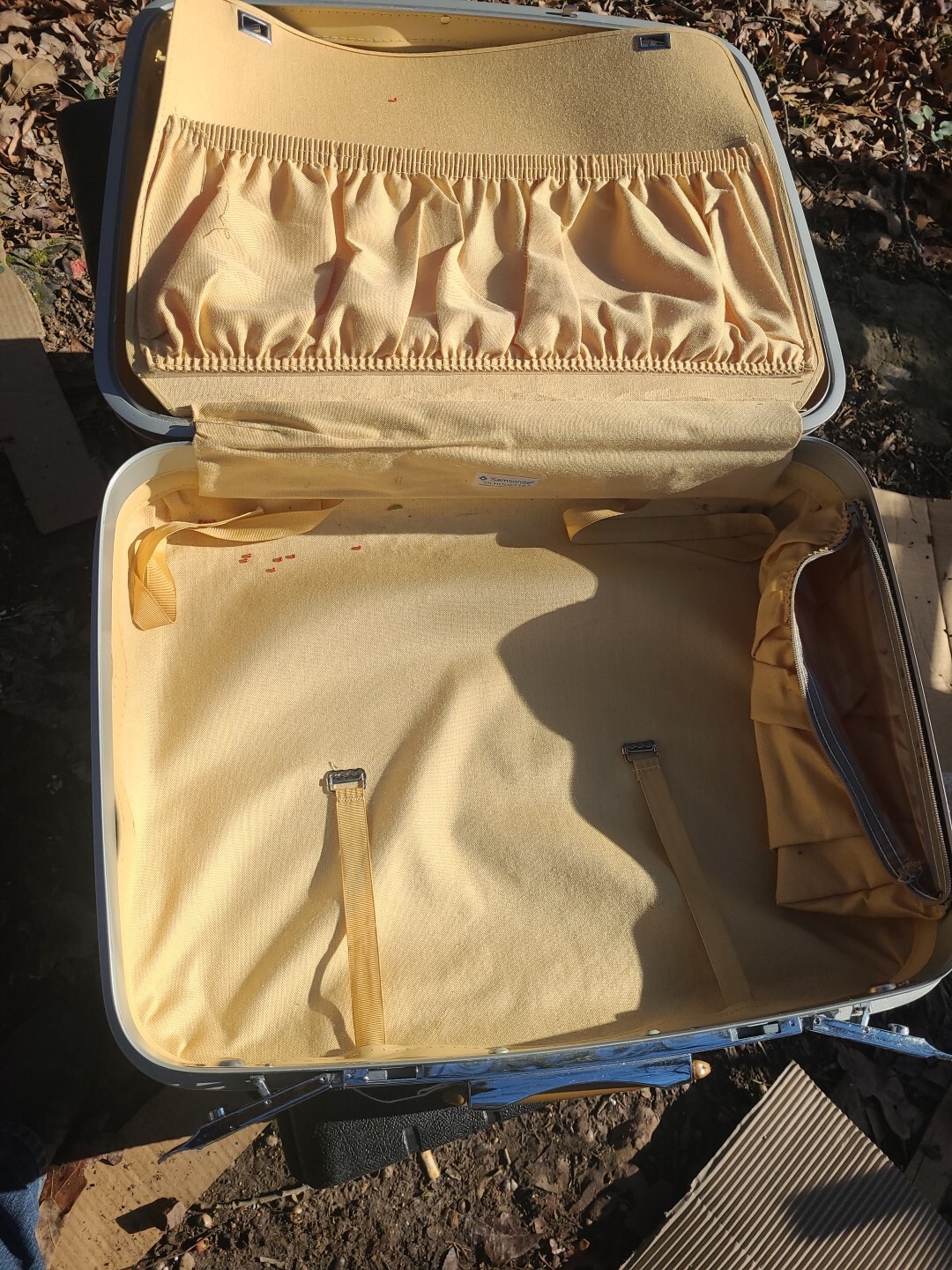 Vintage Medium Samsonite Silhouette Luggage Suitcase Hard Shell W/ Key