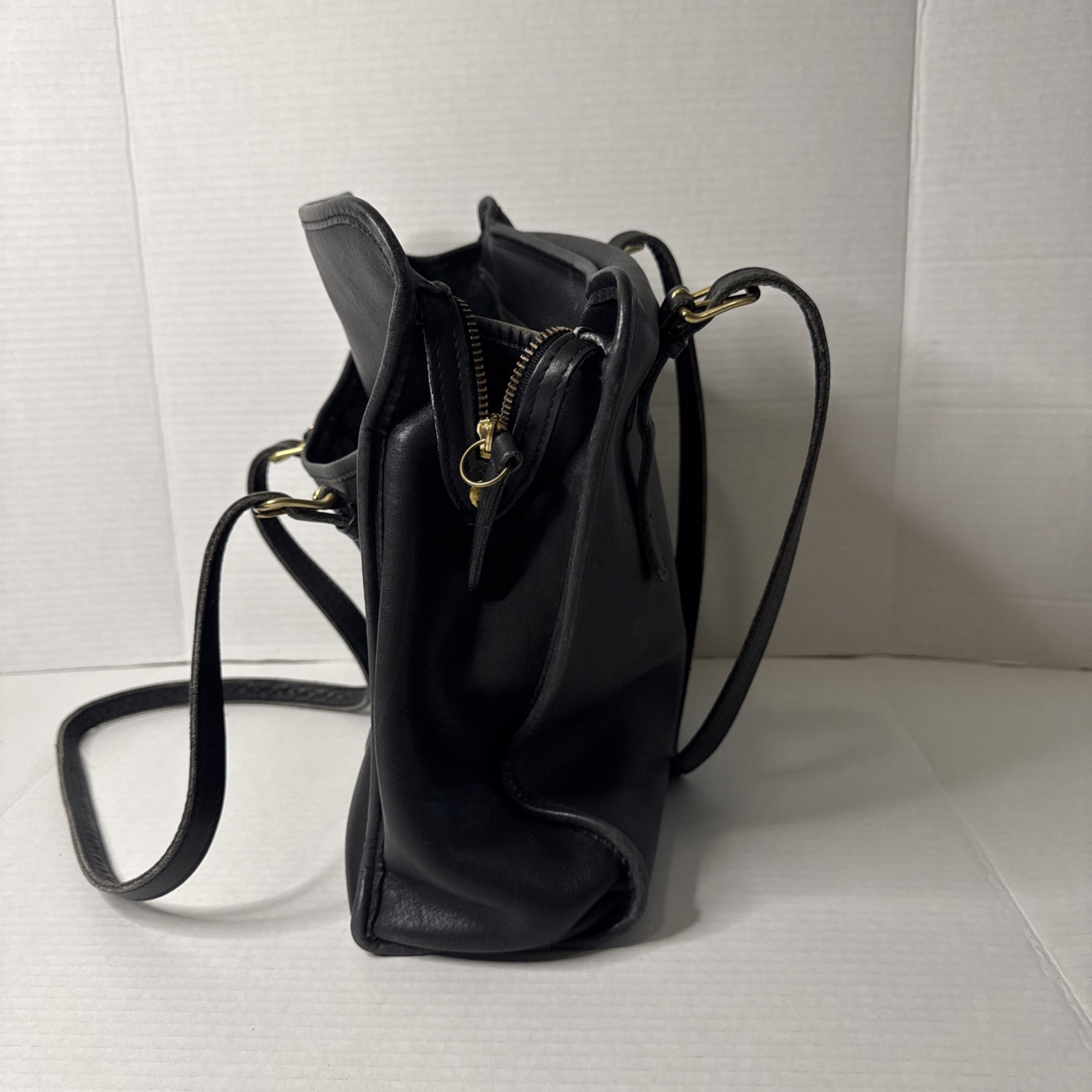 Leeds Vintage Black Leather Tote Handbag Purse Adjustable Straps 13x11x4