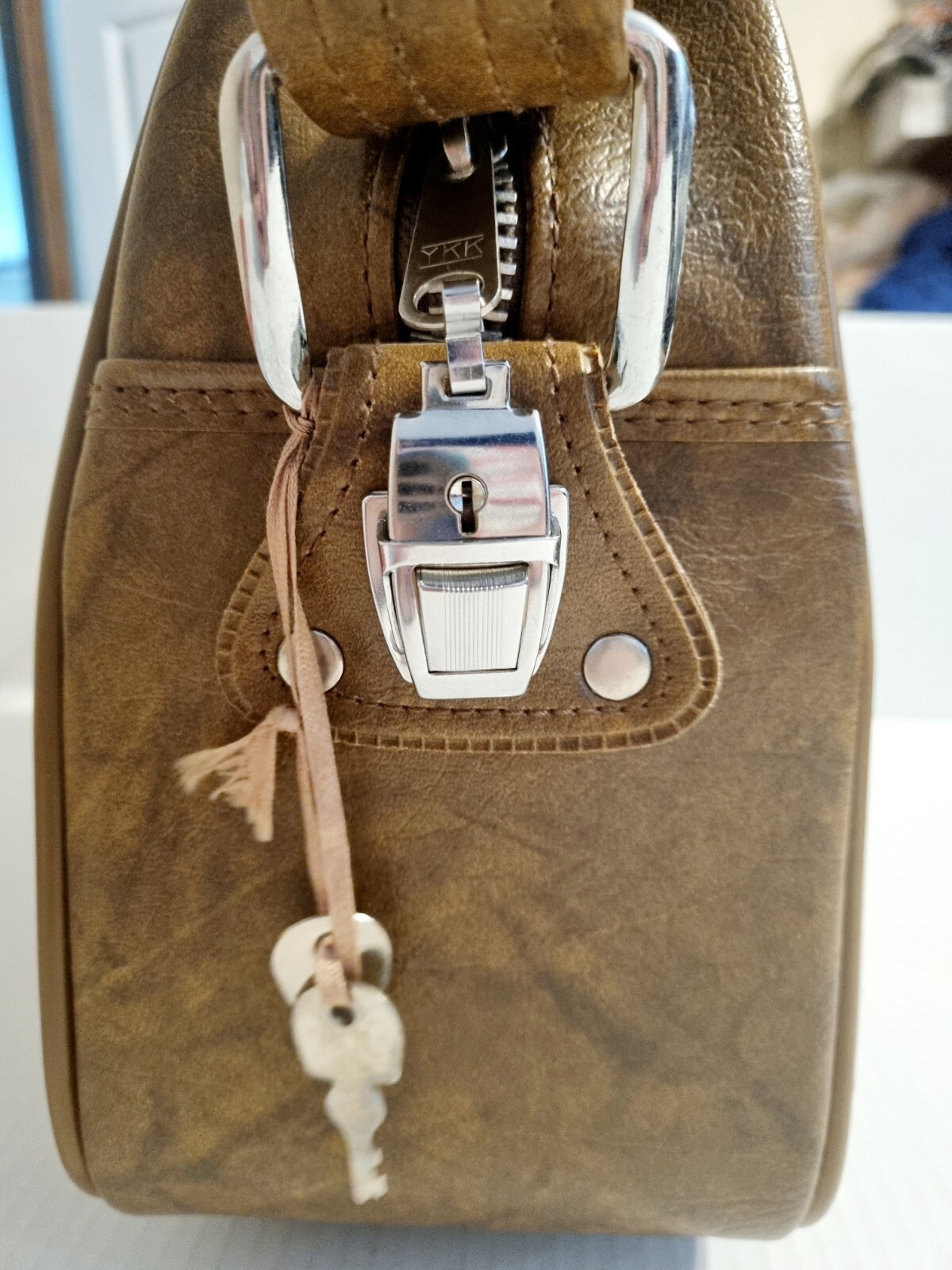 Vintage NWOT American Tourister Carry On Luggage Bag Locking Zipper 2 Keys