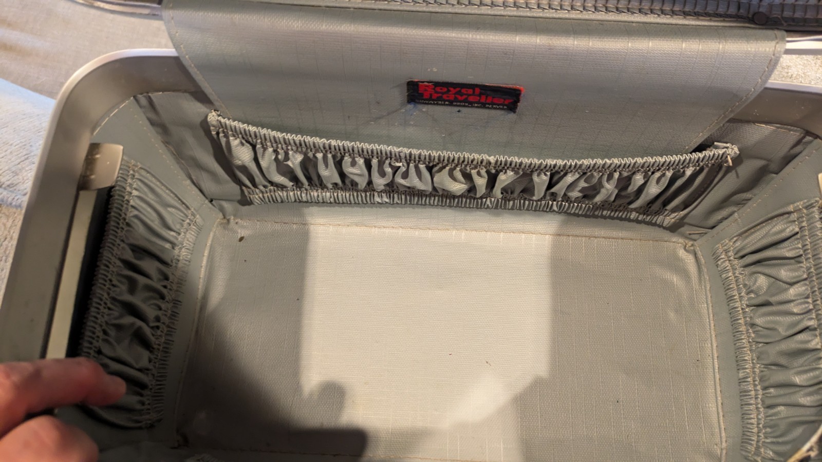 Royal Traveler Medalist Blue Train Case, Samsonite No Key