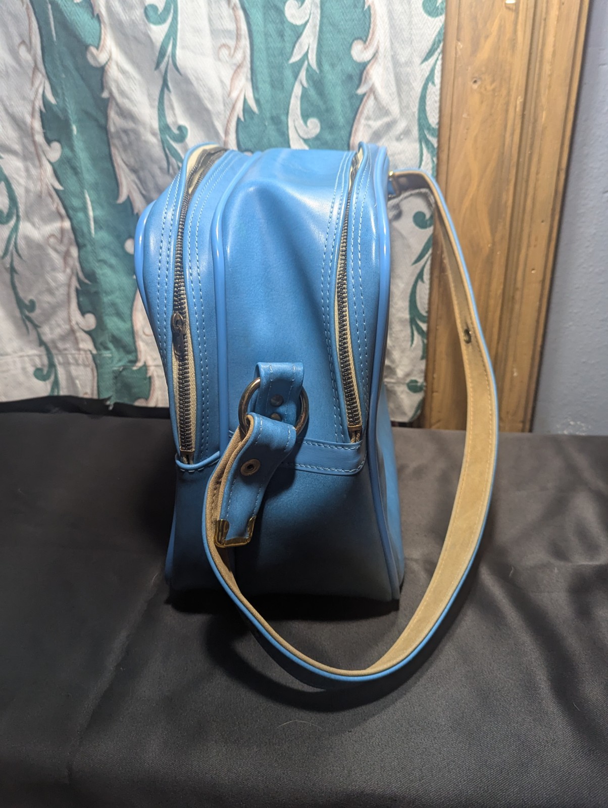Aqua Blue Travel Bag Luggage Carry On Suitcase Vtg 60s 70s Shoulder Strap Key
