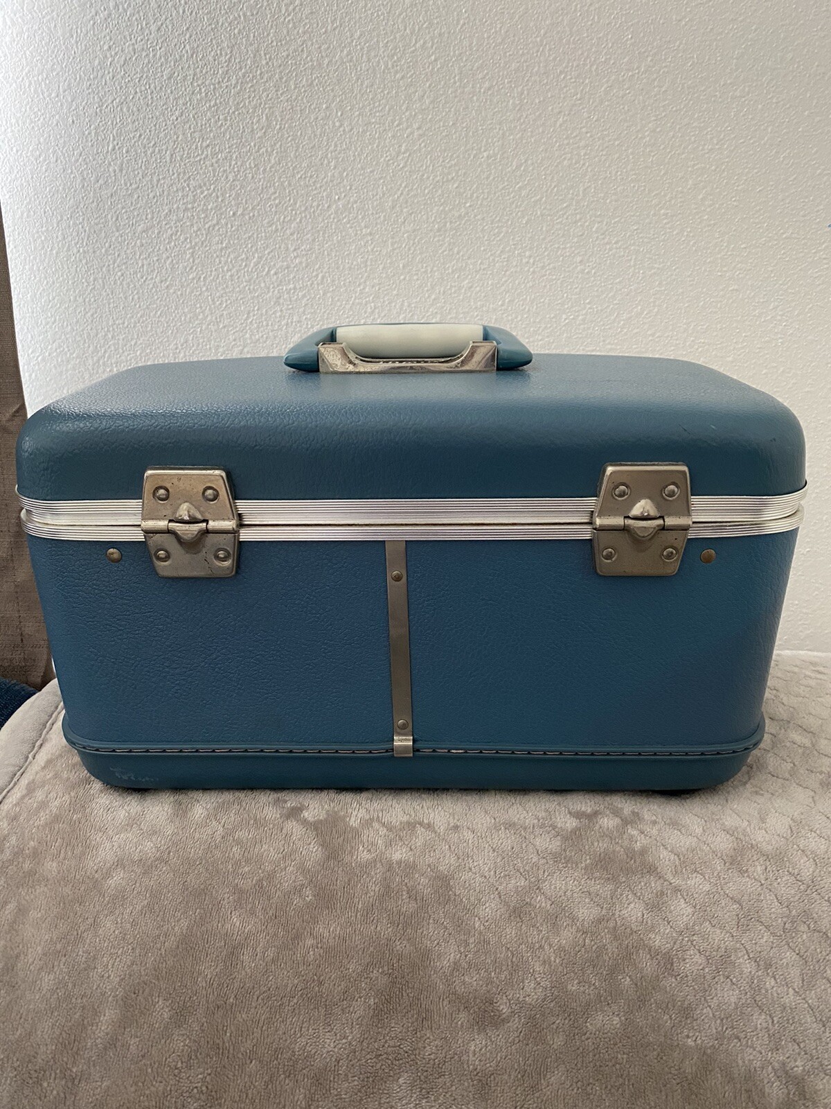 VTG Airway Train Case Mirror Travel Bag Makeup Carry On Blue Hard Shell Keys