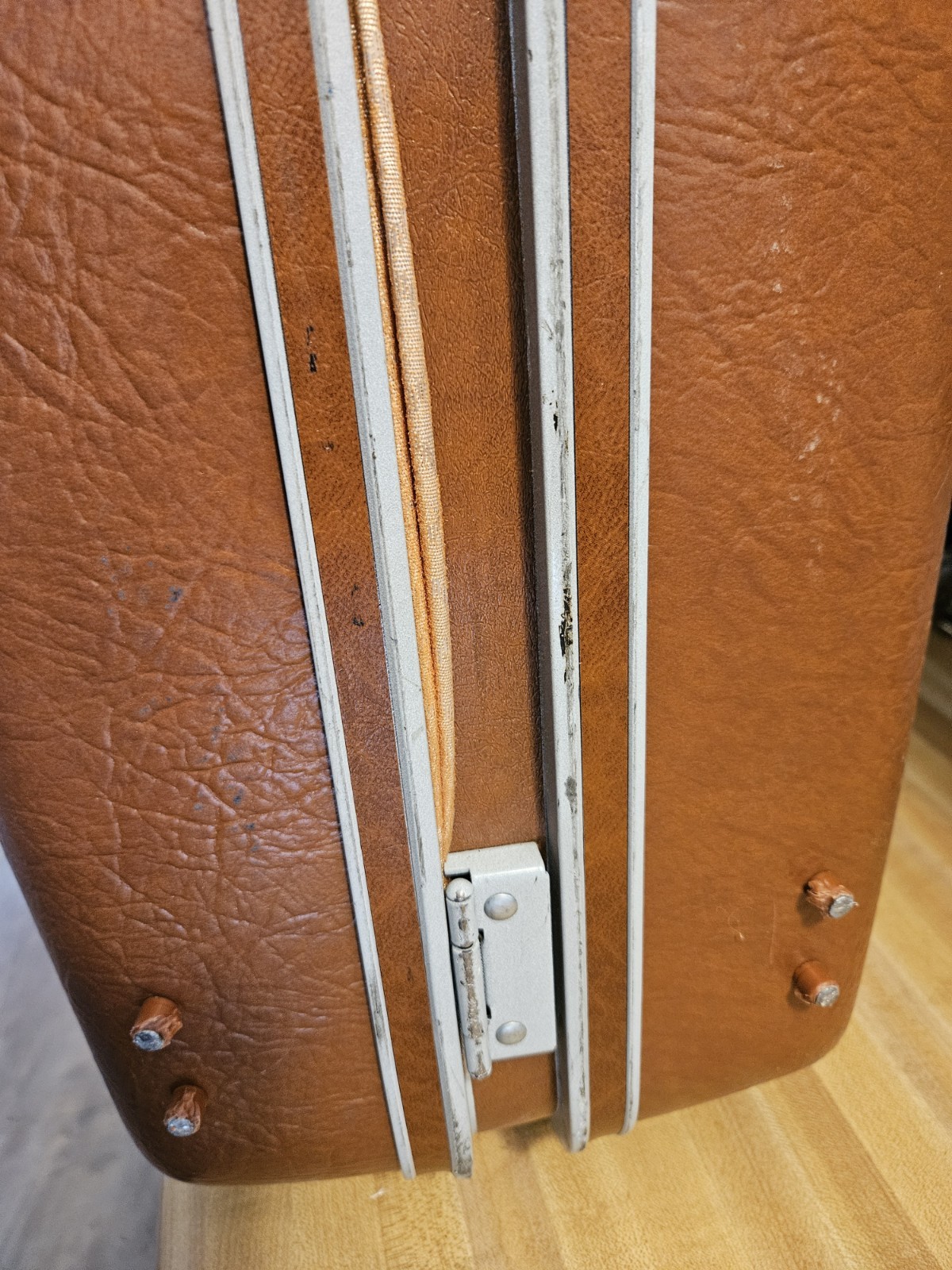 Vintage Samsonite Rich Brown 24” Rolling Suitcase Hard Shell Luggage