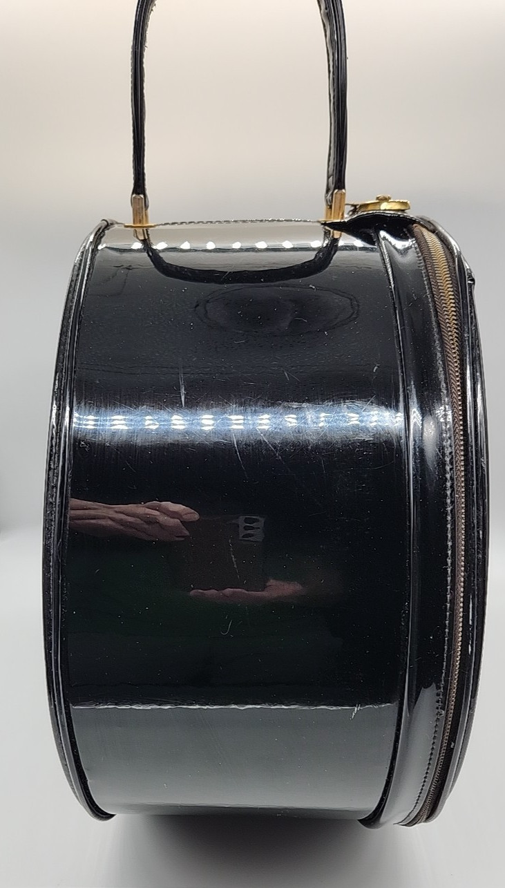 Vintage Lark Droutman NY Round Black Hat Box Train Luggage Plaid Interior