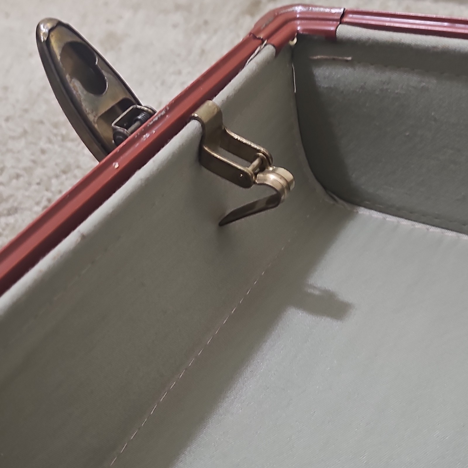 Vintage Samsonite 1940s-1950s Brown Hardshell Faux Leather Suitcase with Key