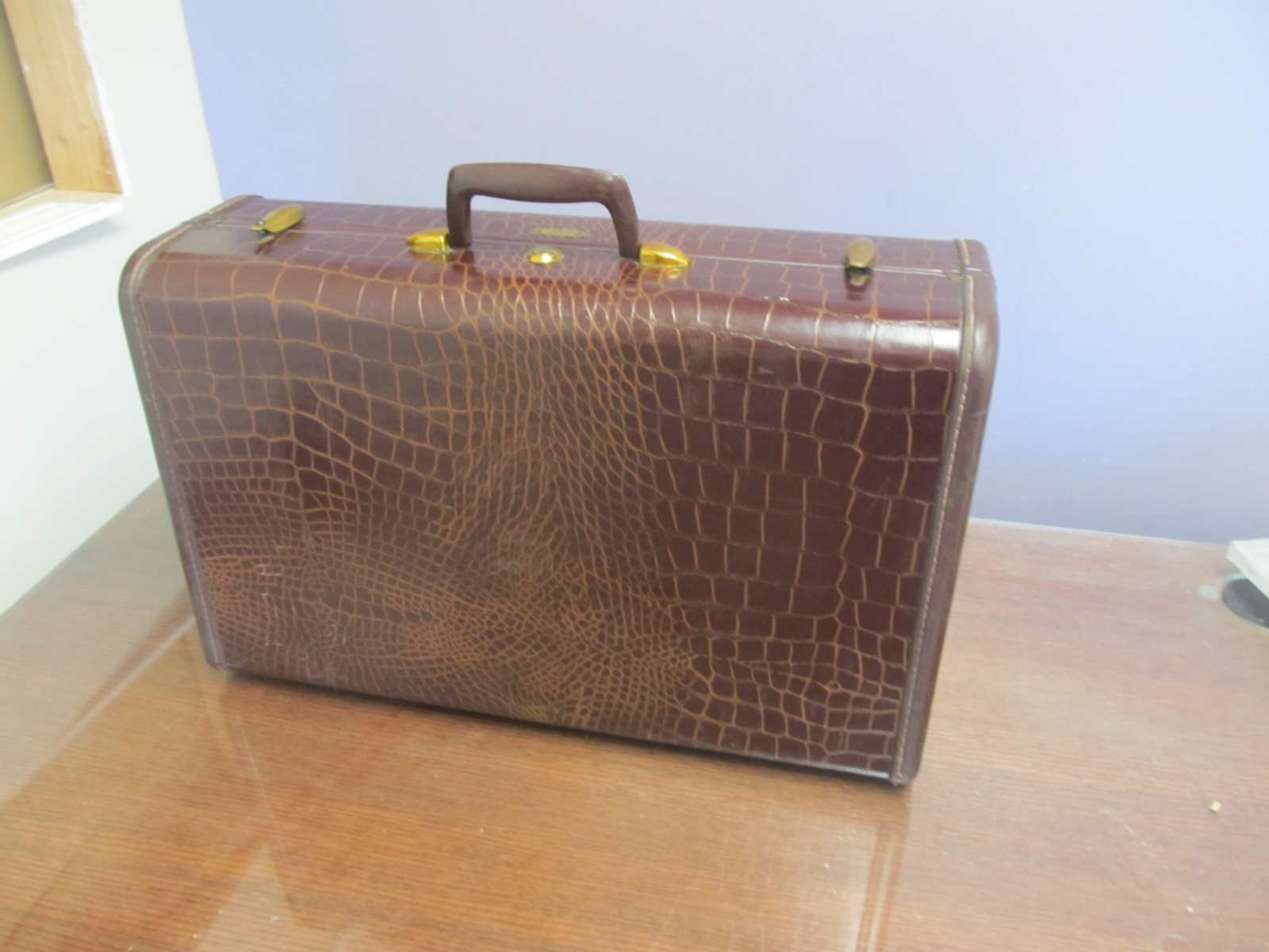 VINTAGE Samsonite 4121 Shwayder Faux Alligator Suitcase Train Luggage 21x13x8