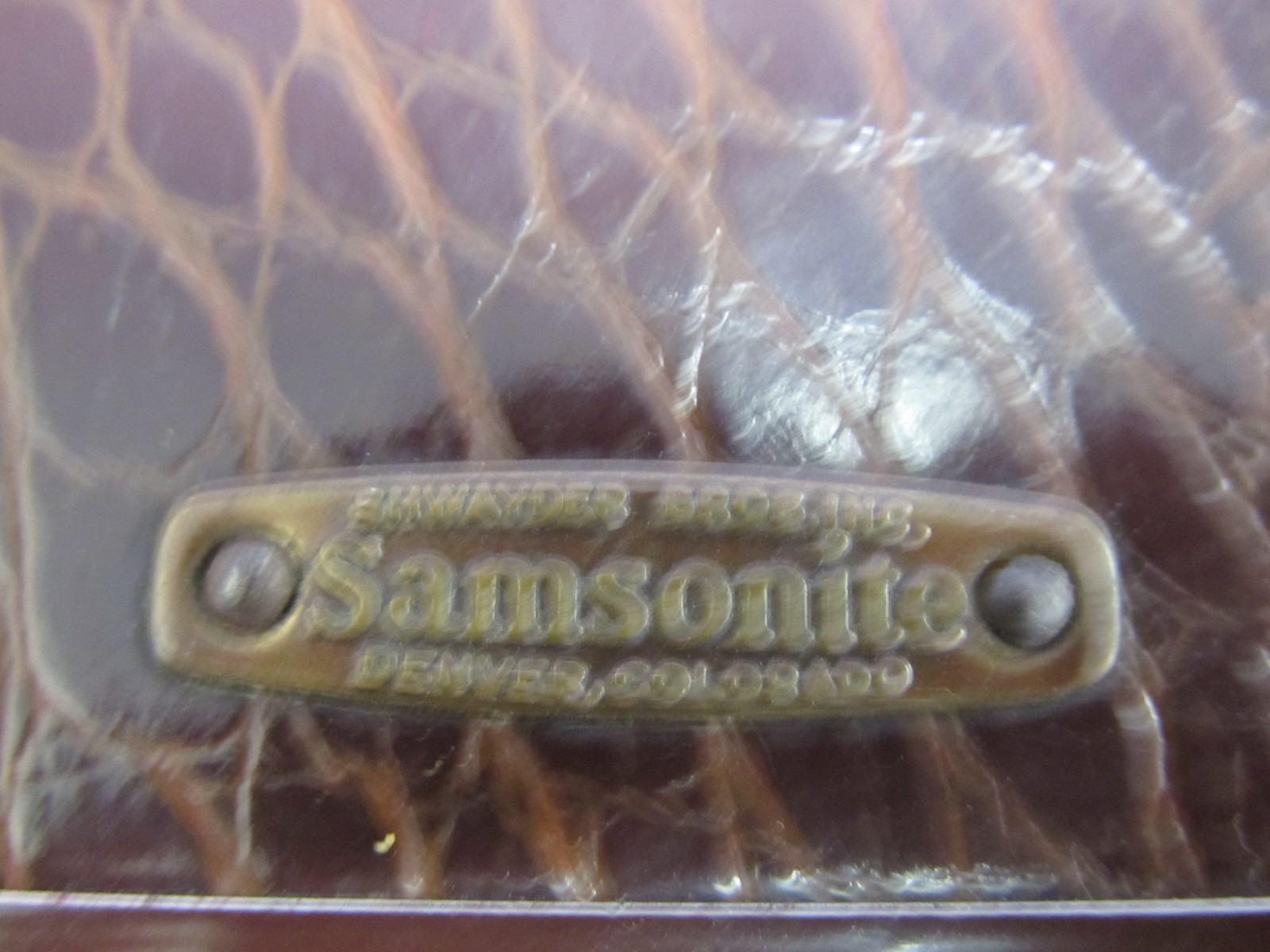 VINTAGE Samsonite 4121 Shwayder Faux Alligator Suitcase Train Luggage 21x13x8
