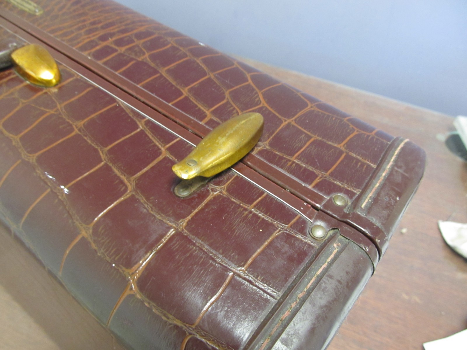 VINTAGE Samsonite 4121 Shwayder Faux Alligator Suitcase Train Luggage 21x13x8