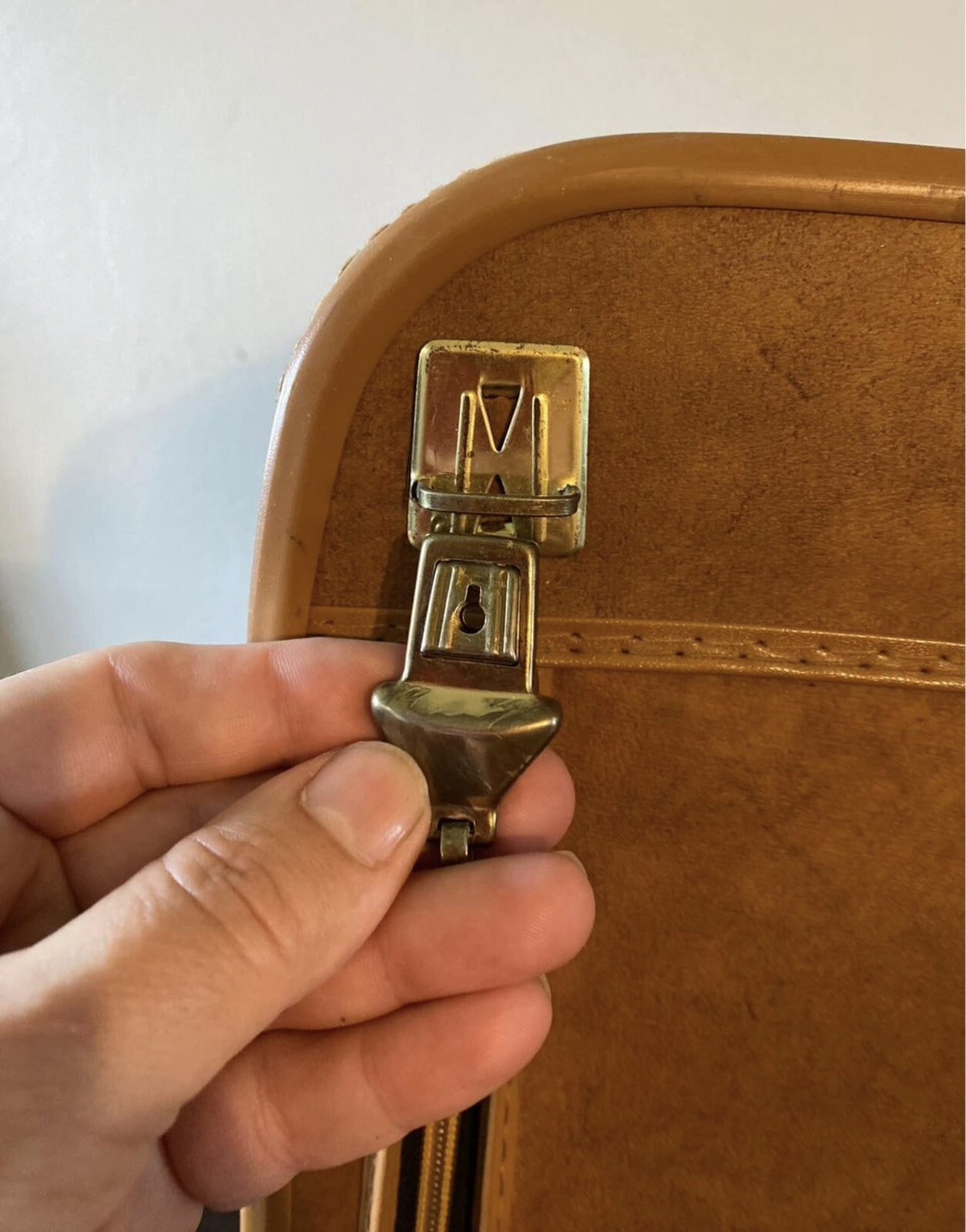 Vintage 1970’s Monarch Suitcase Set w/Locking Key Italian Flag Logo