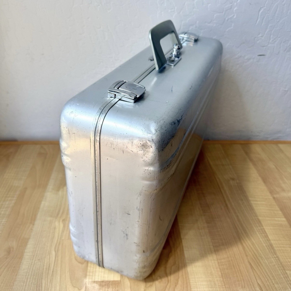 Vintage Zero Halliburton Suitcase – Aluminum With Blue Interior 21” X 14” X 7”