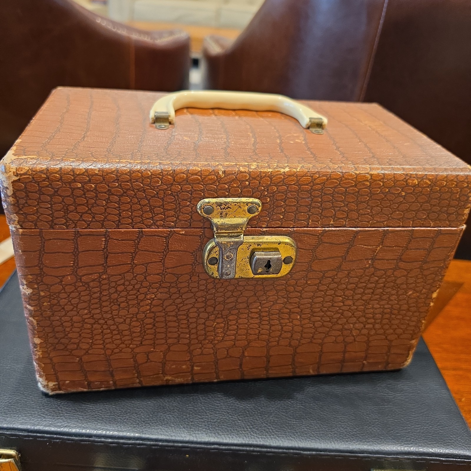 Vintage Faux Alligator Train Case Brown Mid Century Cosmetic Makeup Travel Box