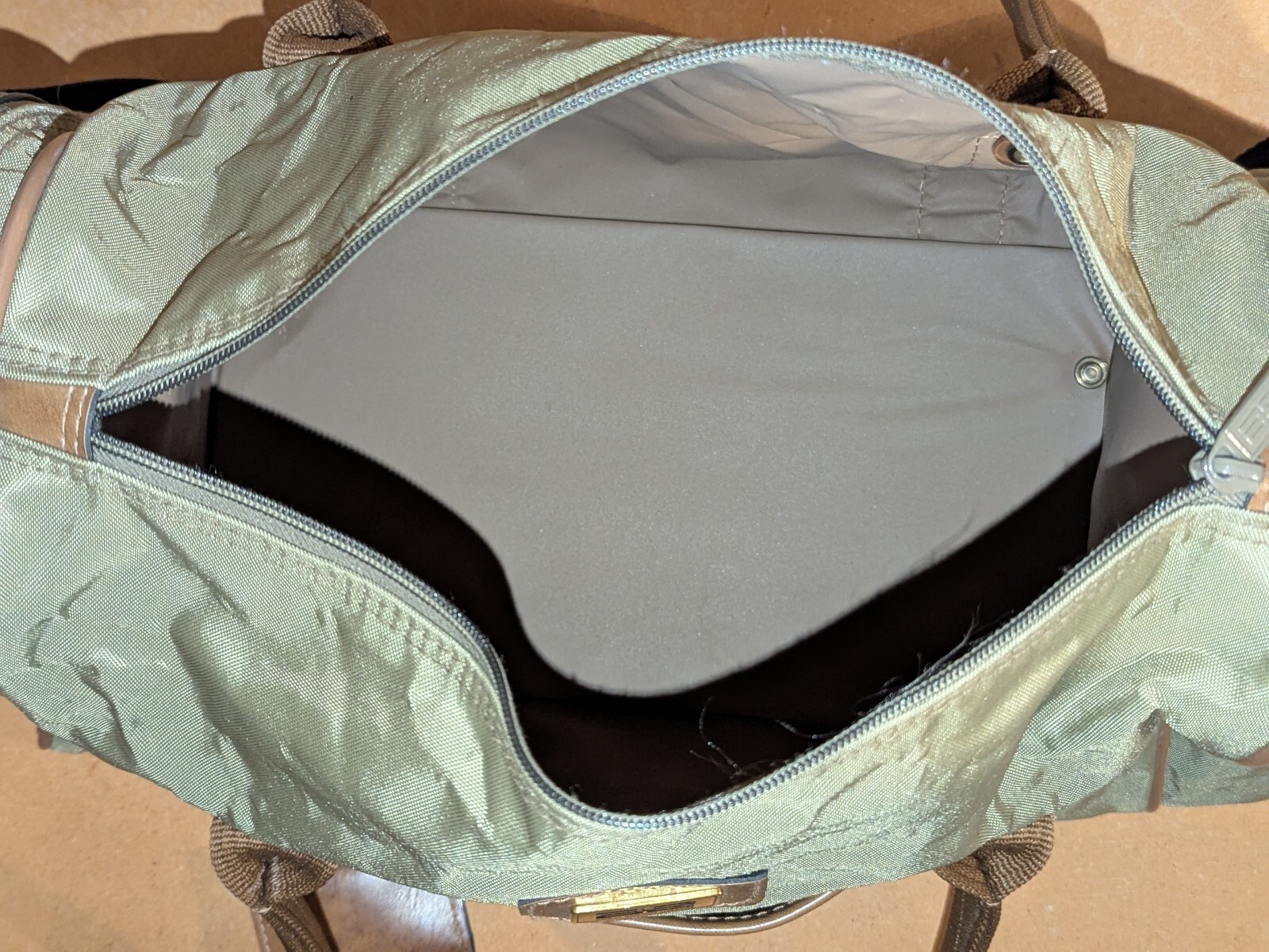 VTG Amelia Earhart Luggage Carry on Overnight Duffle Shoulder Bag Olive Green