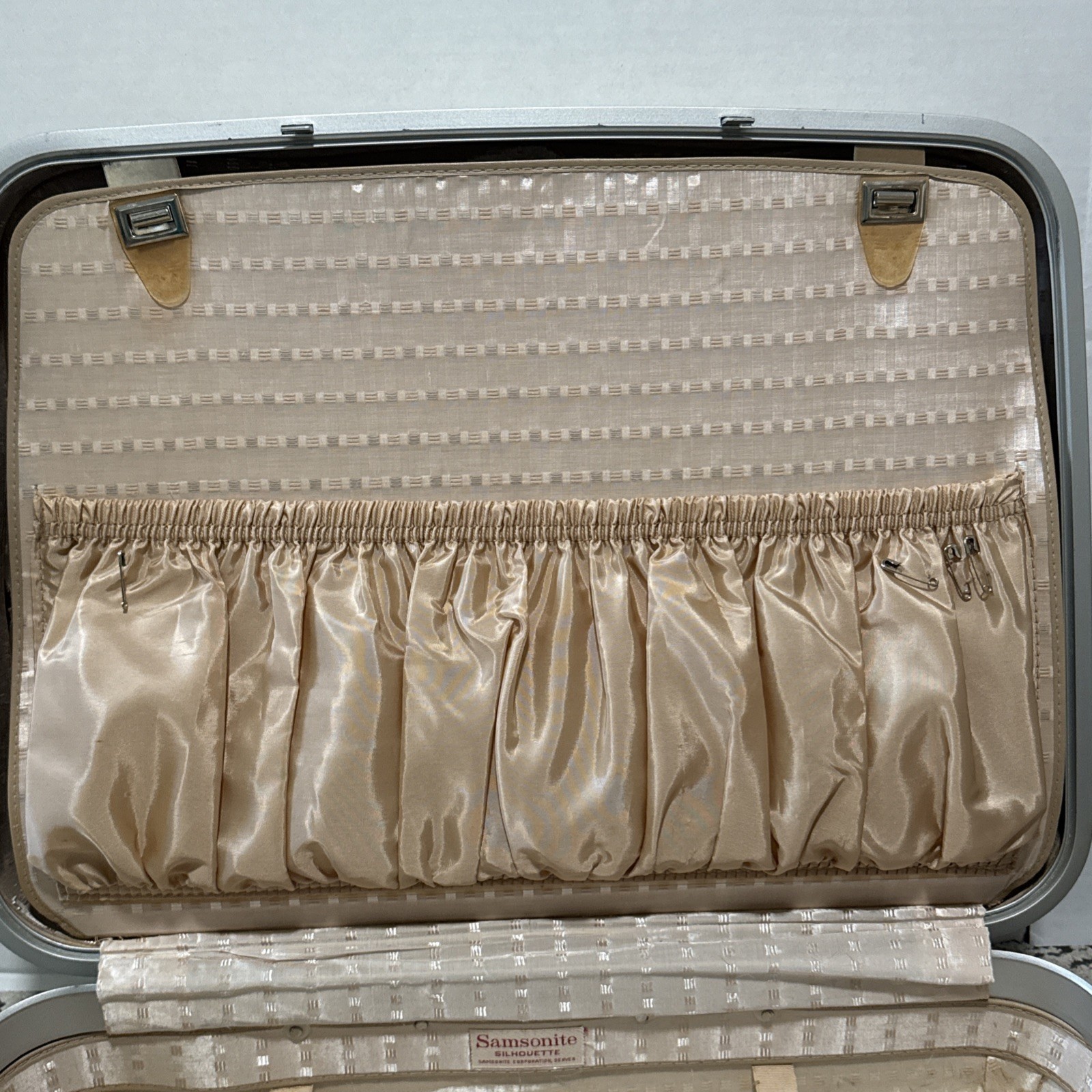 Samsonite Silhouette Luggage Suitcase Vintage Hard Shell Ivory Cream 21”x16”