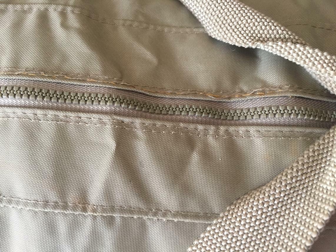 VTG JORDACHE Zippered Duffle Bag Luggage Travel Canvas Overnight Carry On Gym