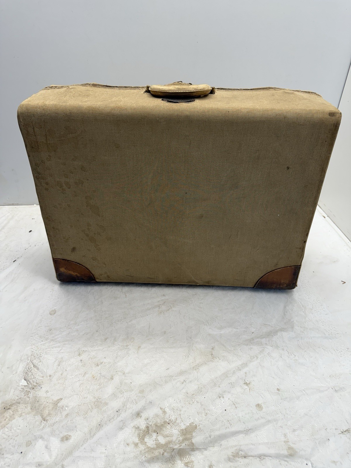 Rare Oshkosh Suitcase With Wooden Hangers, Key & Suitcase Cover 23”x18”X8”