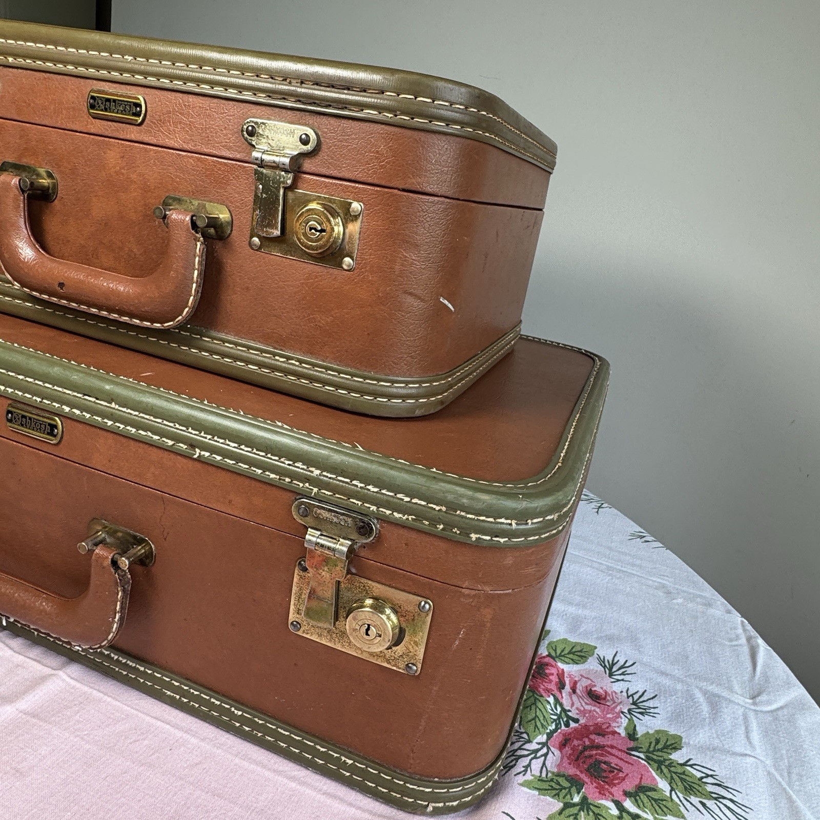 Set 2 Vintage OSHKOSH Luggage Brown w/ Shiny Copper Lining Train Case & Suitcase