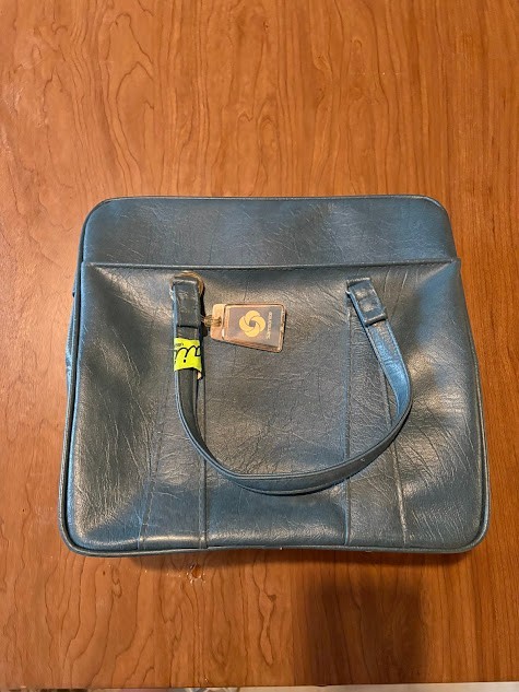 Vintage Royal Traveller Medalist Blue Vinyl Carry On bag Luggage Suitcase
