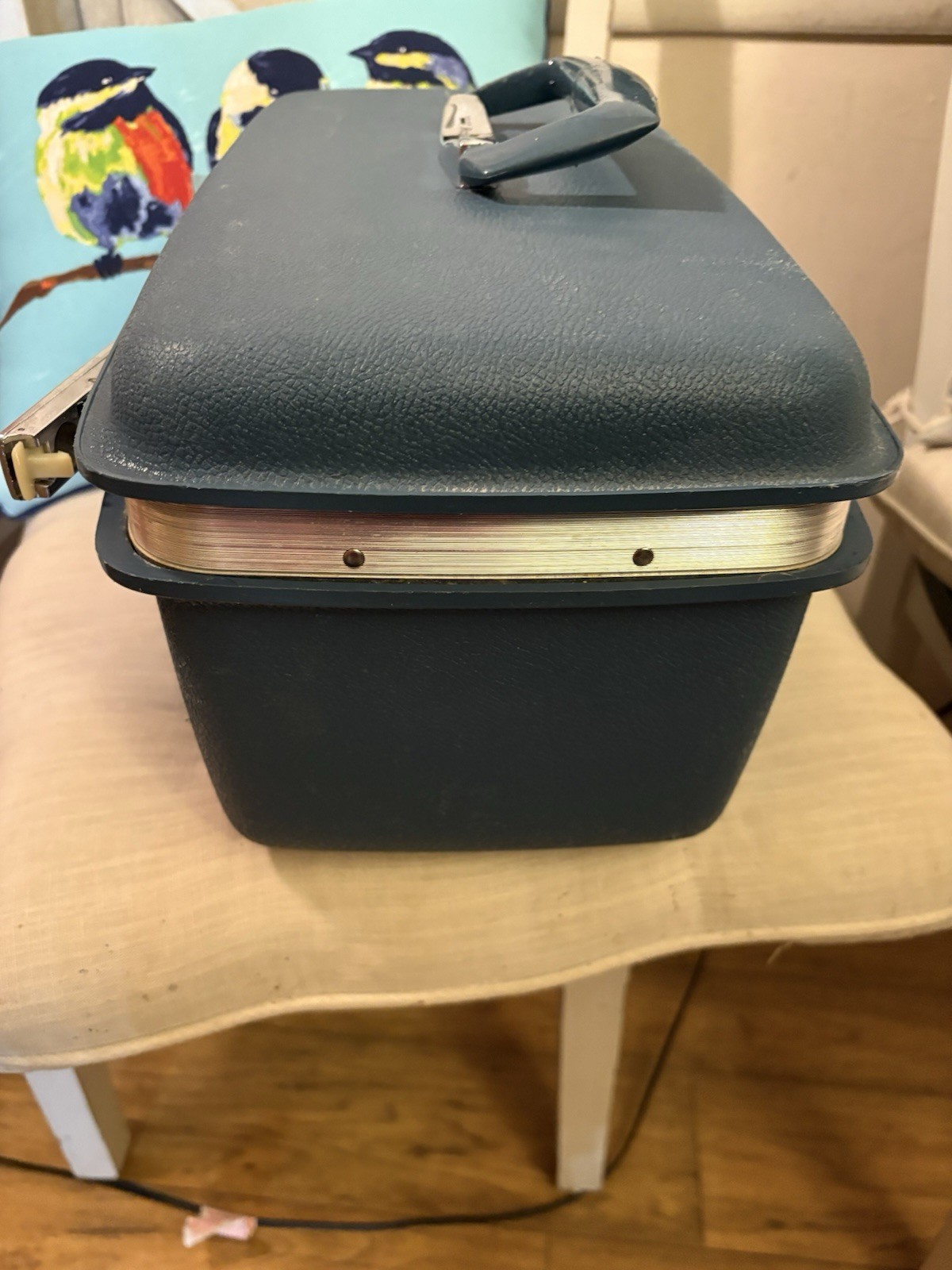 VTG Royal Traveler Blue Hard Train Case Make Up Toiletrie Luggage No Key