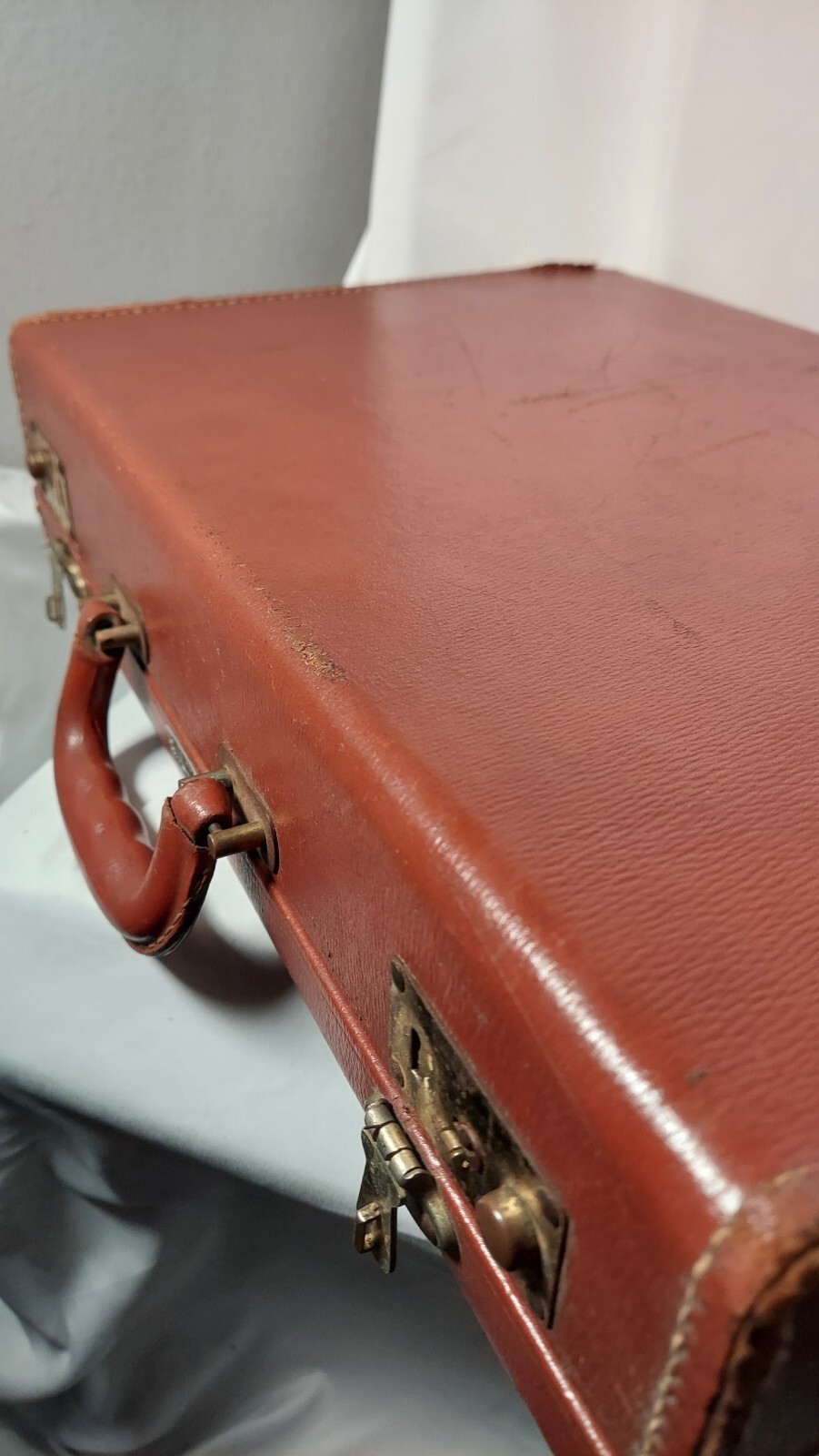 Vintage American Voyager New York Hardside Briefcase 22.5×17.5×7″ Brown