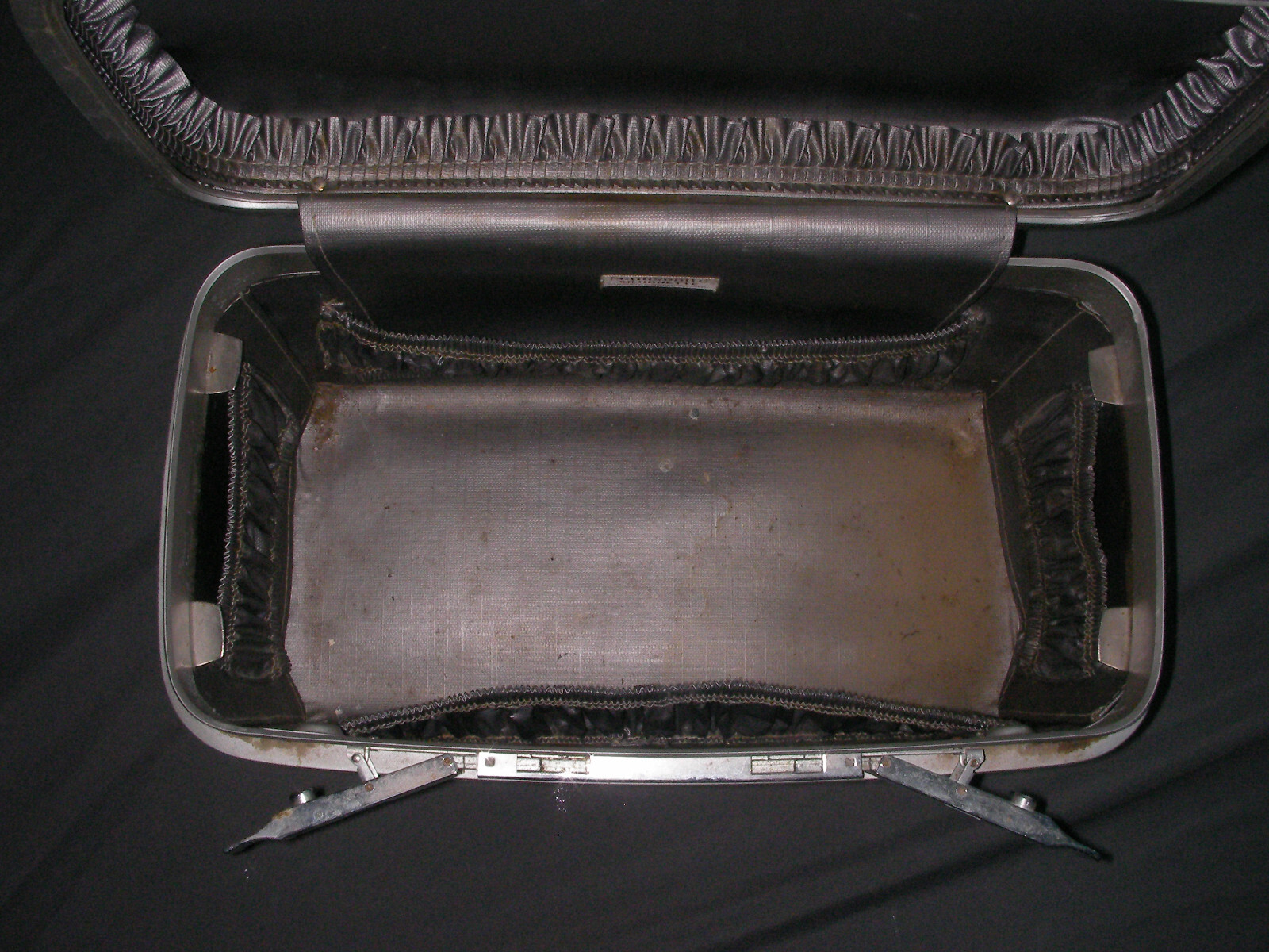 Samsonite Silhouette make up train travel case w/ key Charcoal Gray Grey 1970s