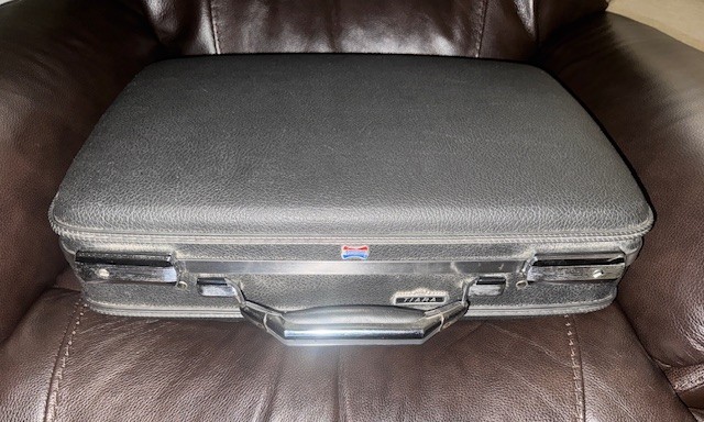 American Tourister TIARA Briefcase Attache Gray Hard shell 19″ x 13″ x 5″