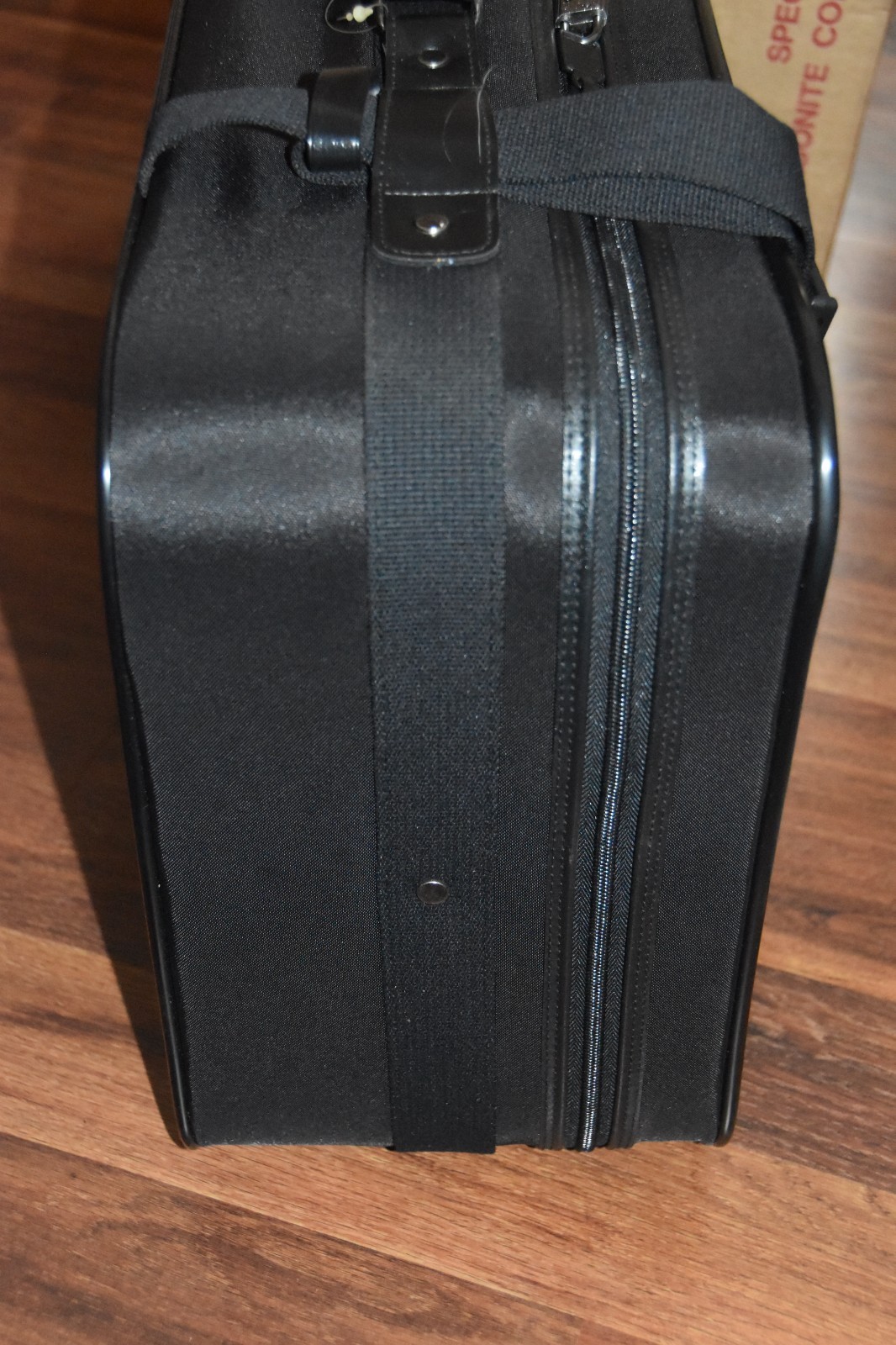 NEW VINTAGE 1980s Samsonite Kicks Traveler 24 Luggage Suitcase NWT & BOX Black
