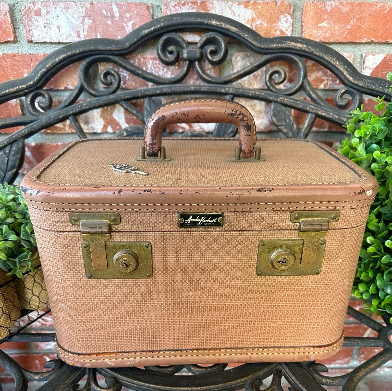 Vintage Amelia Earhart Train Case; Peach Tan; Drk Peach Int W/Mirror;Locks W/Key