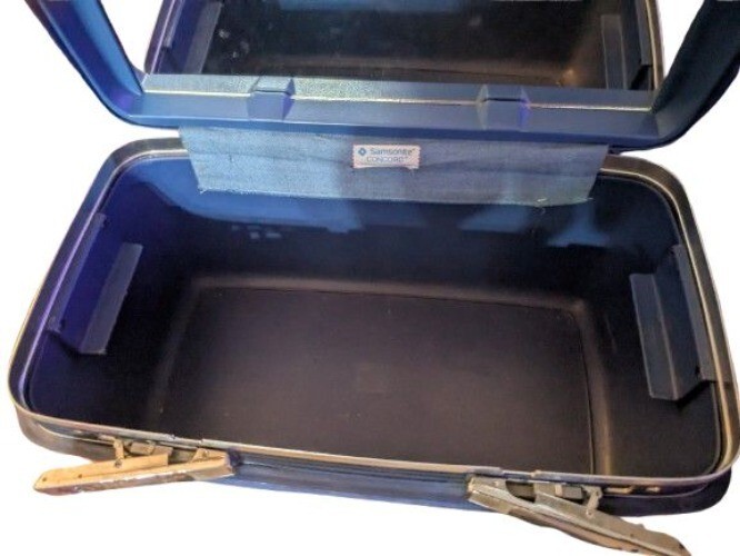 Samsonite Blue Train Case With Mirror Tray and Key Vintage