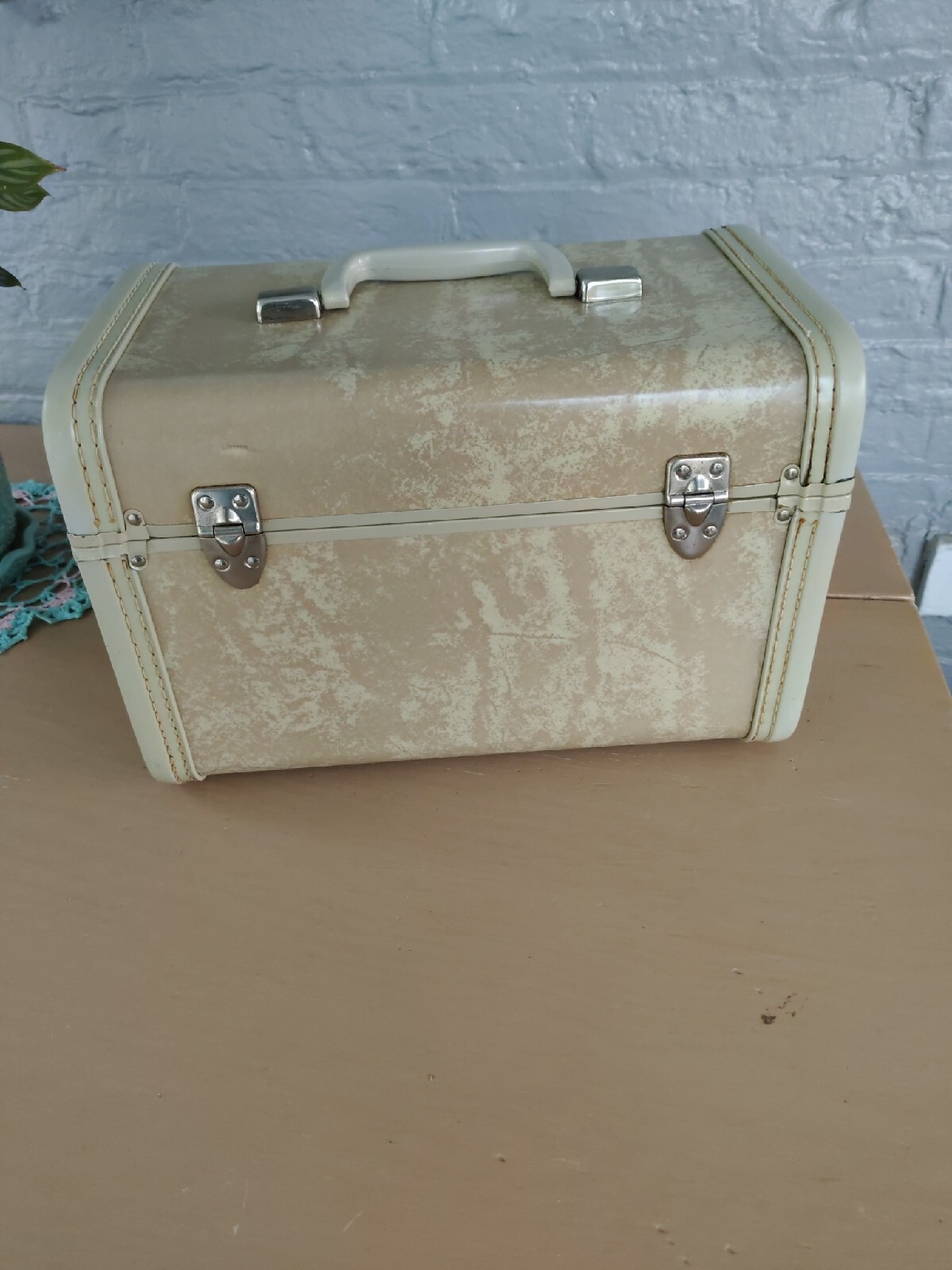 Vtg Shwayder Bros/Samsonite Train Case Beige Tan Luggage Royal Traveller Neutral