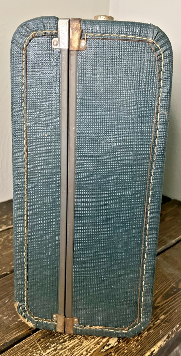 Vintage 3-Piece Nesting Suitcase Set – Mid-Century Luggage – Original Key Includ