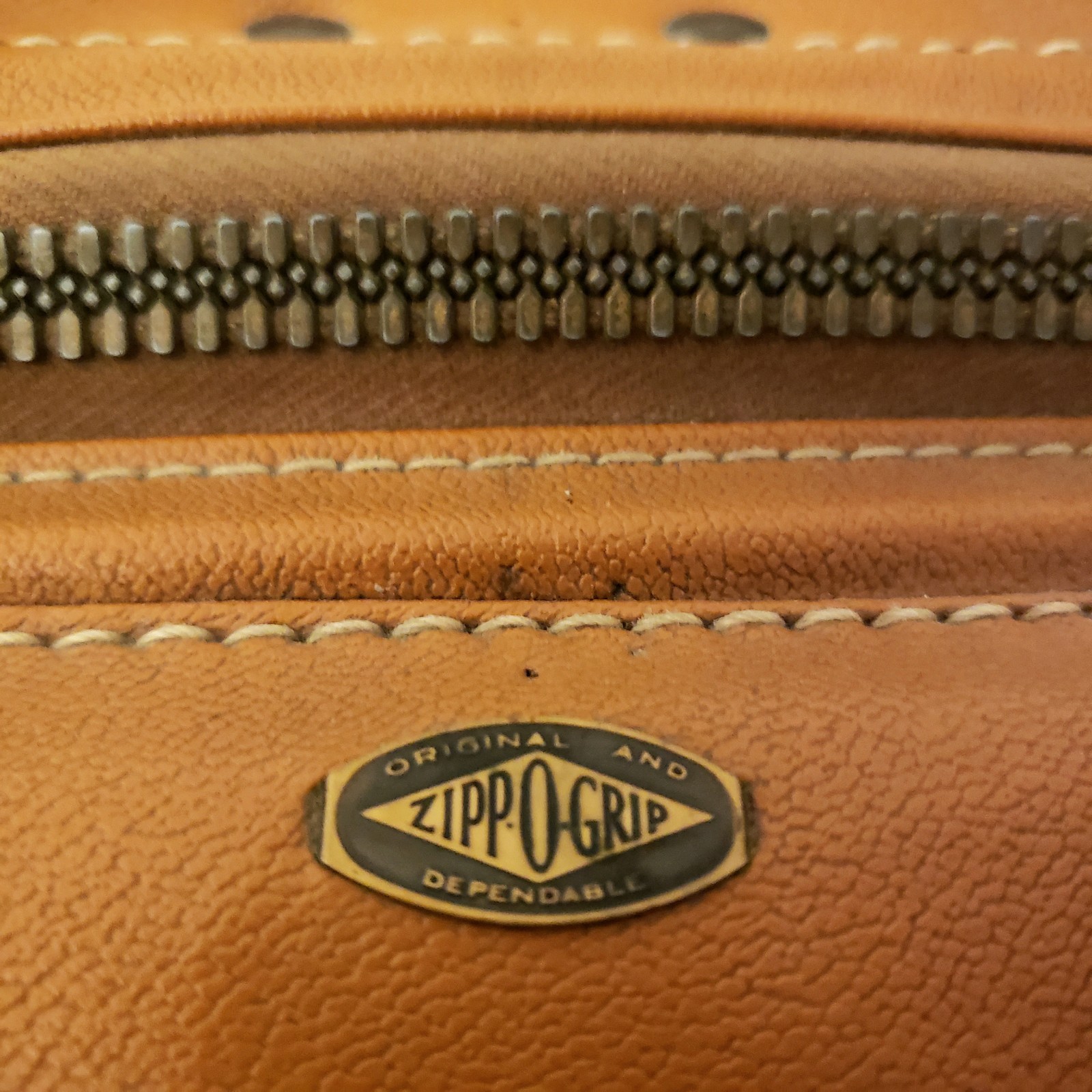 True Vintage ZippoGrip Hard Case Travel/Luggage Bag