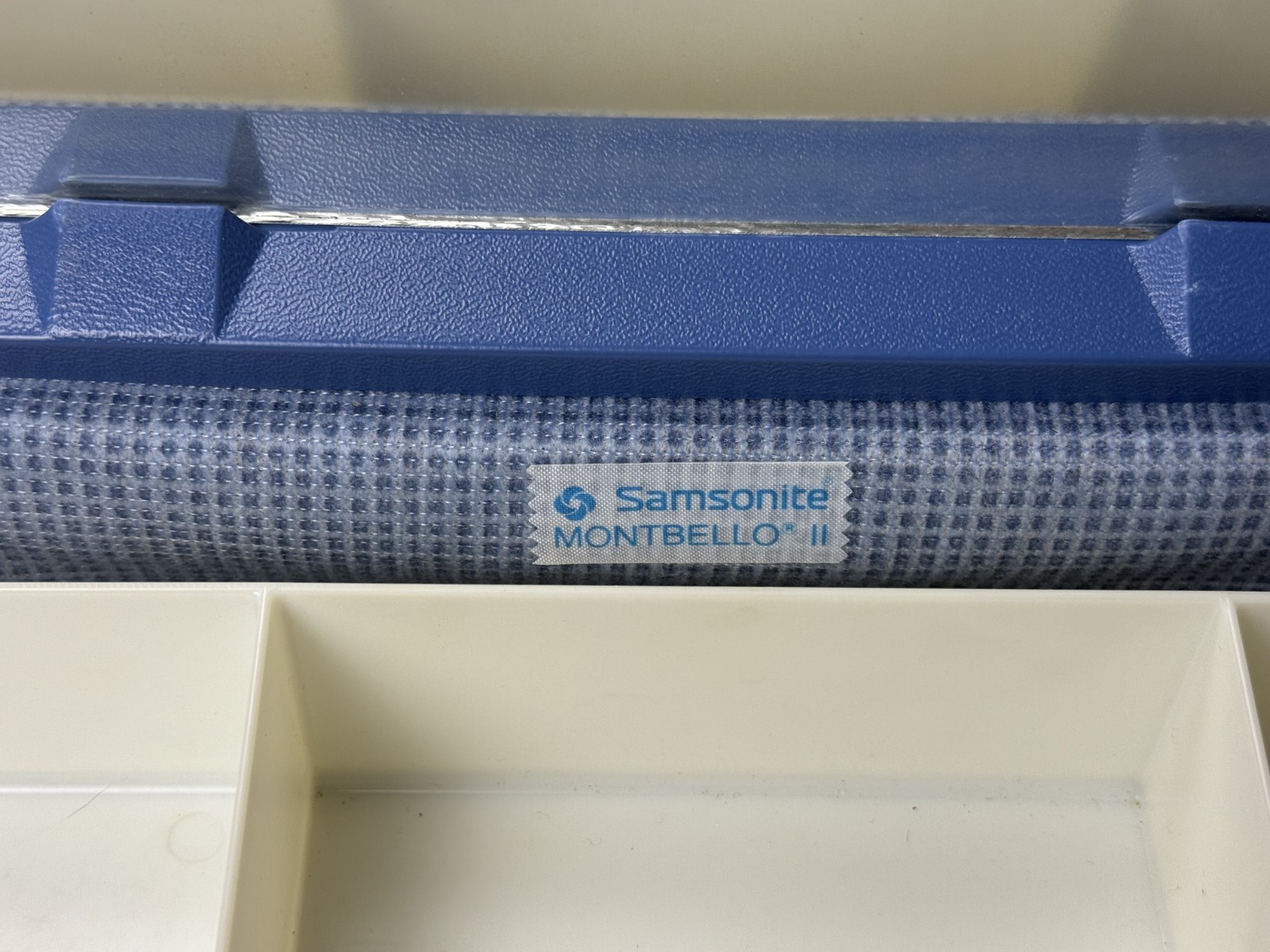 Vtg Samsonite Hardshell Suitcase/Carry On Blue Montbellow II Mirror & Tray