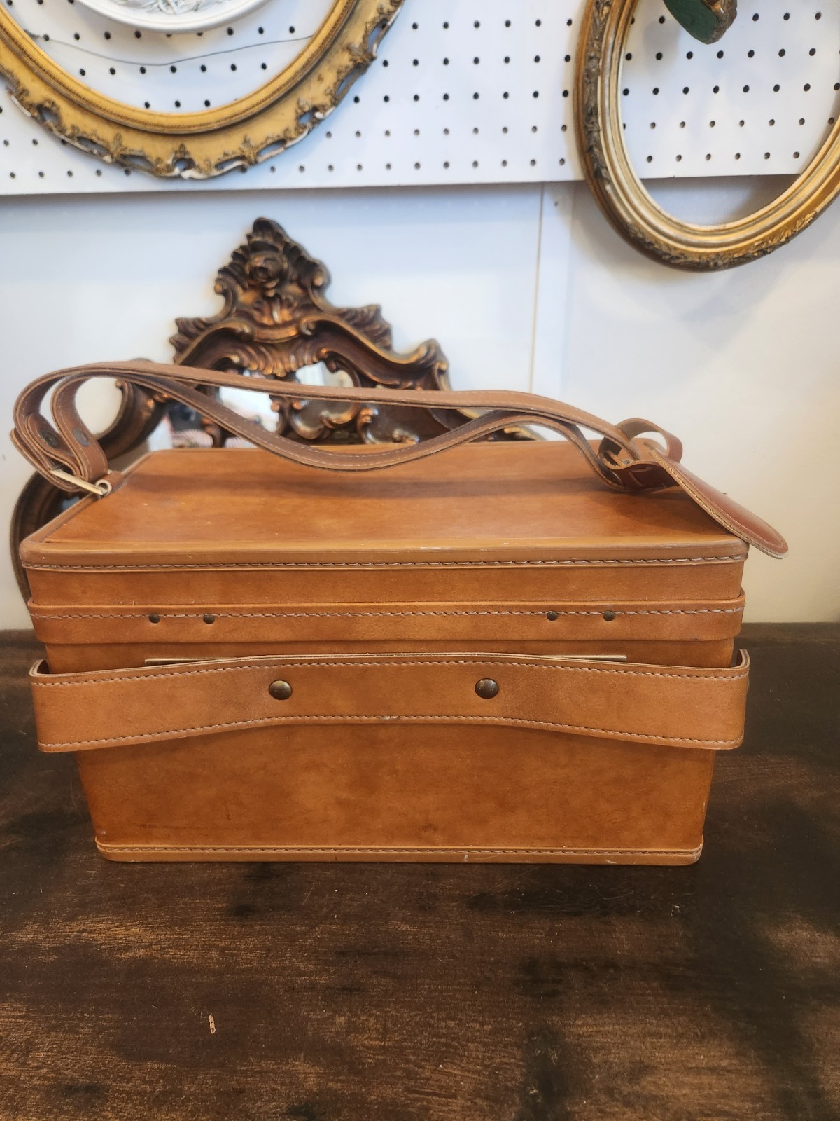 Vintage Hartmann Luggage Leather Type ? Train Case Luggage Vanity Cosmetic W Key