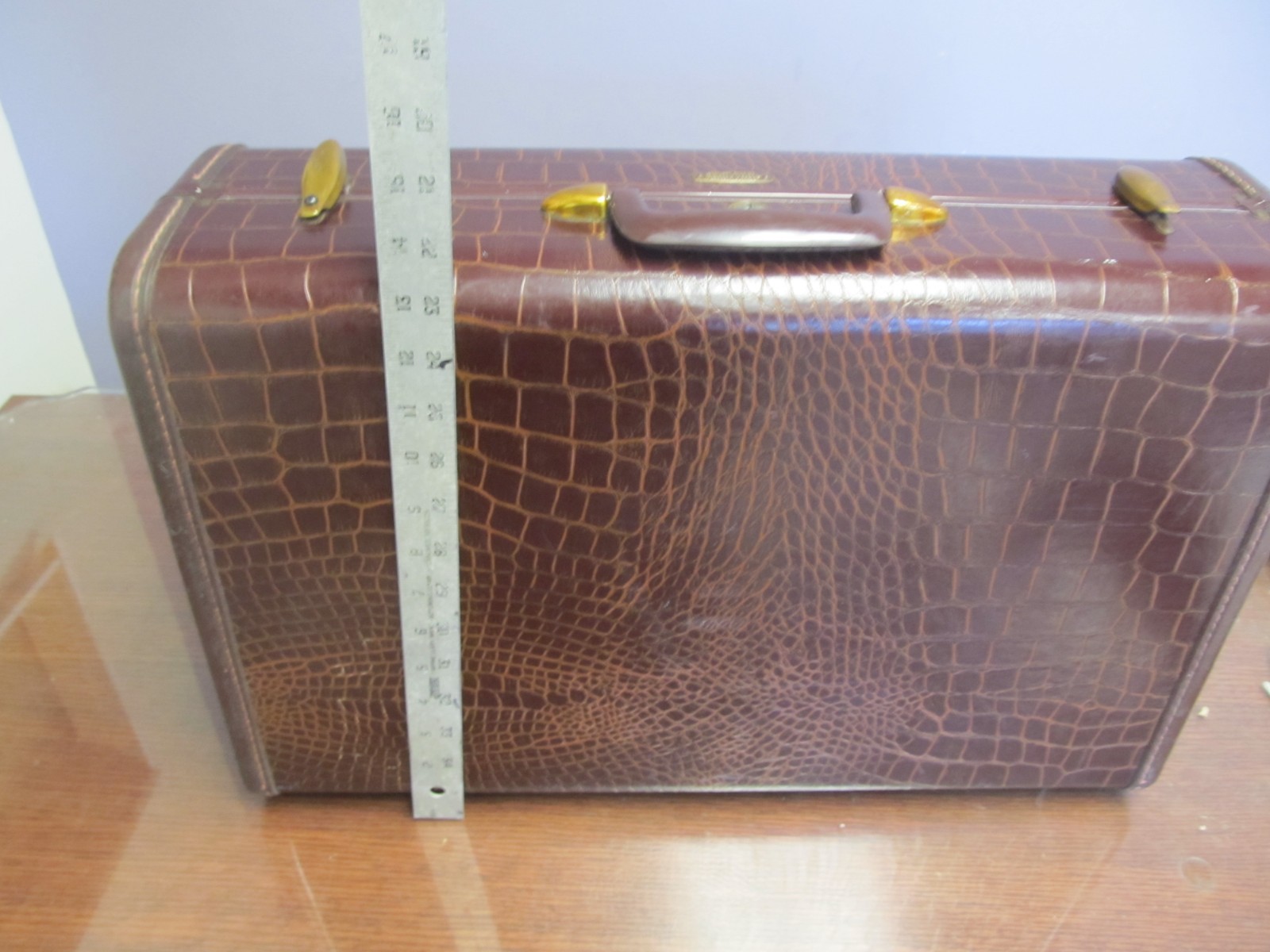 VINTAGE Samsonite 4121 Shwayder Faux Alligator Suitcase Train Luggage 21x13x8
