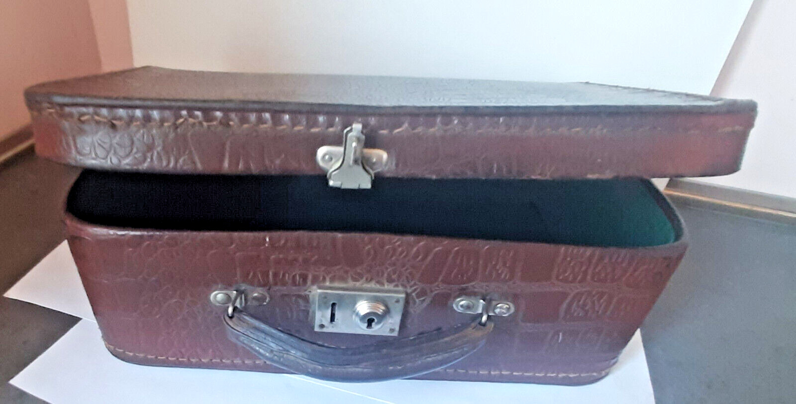 Old suitcase 1940-50s Vintage. THE USSR.
