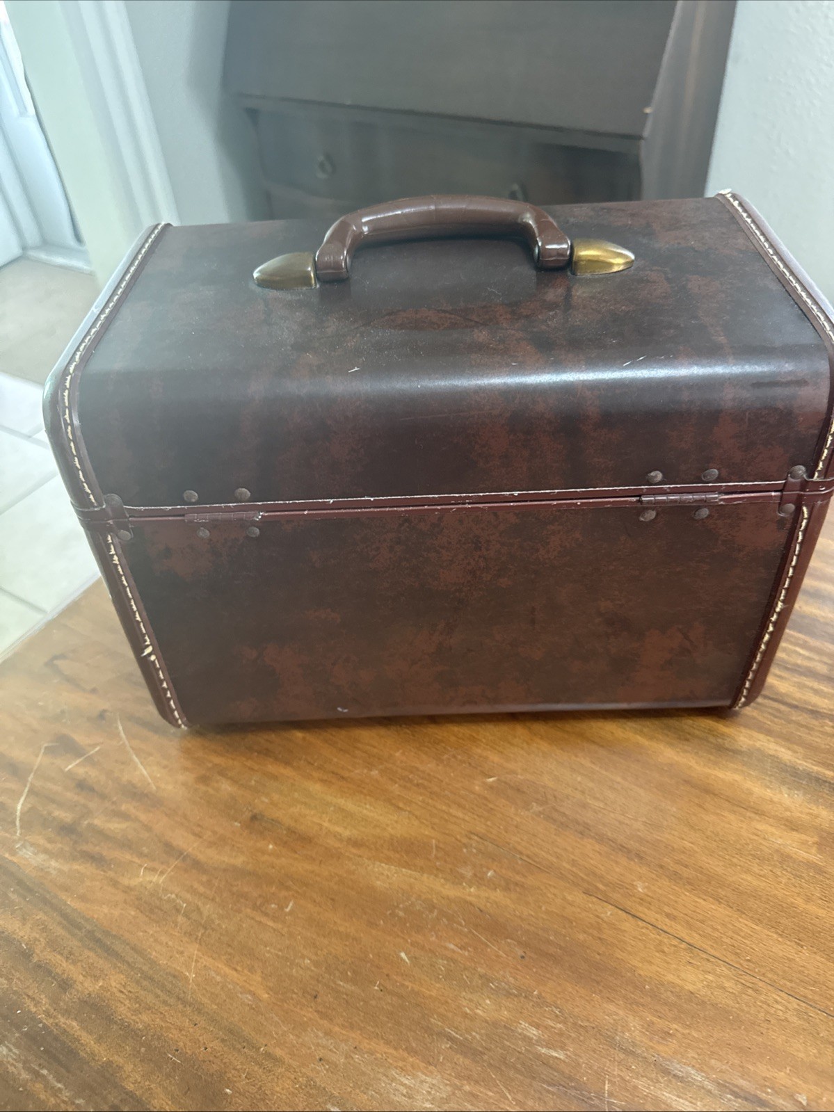 Vtg SAMSONITE Brown Train Case Makeup Vinyl Inside Tray Brass Hardware